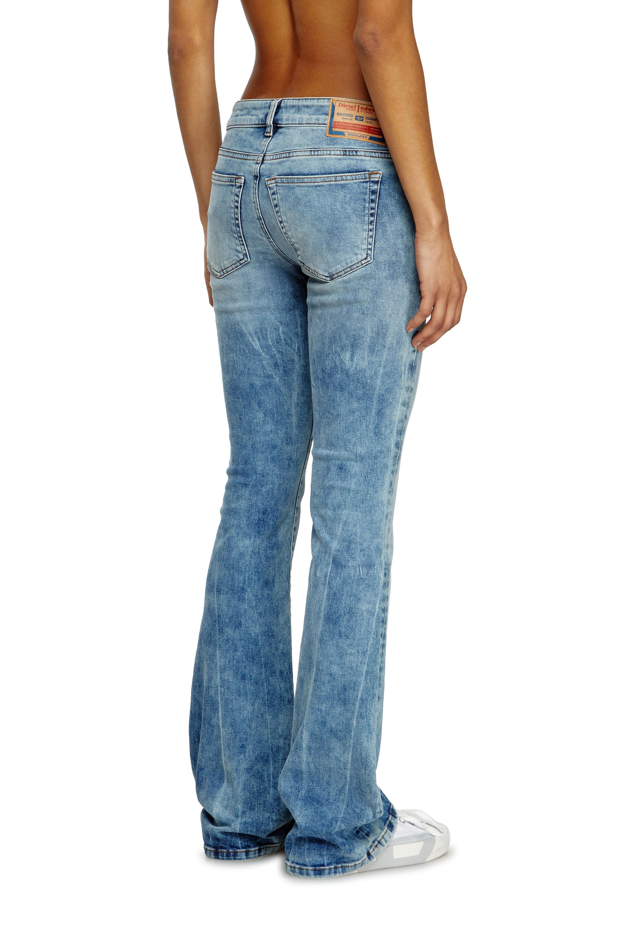 Diesel - Bootcut Jeans 1969 D-Ebbey 0BMBM Femme, Bleu Clair - Image 4