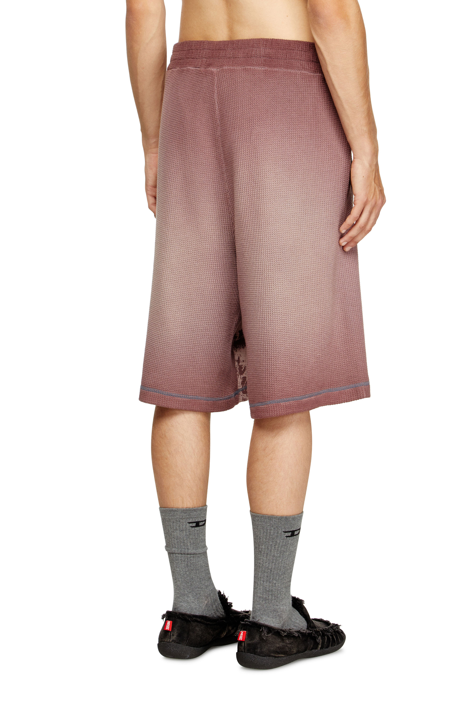 Diesel - P-WARKY-SHORT, Short gaufré avec imprimé médiéval Homme in ToBeDefined - 4