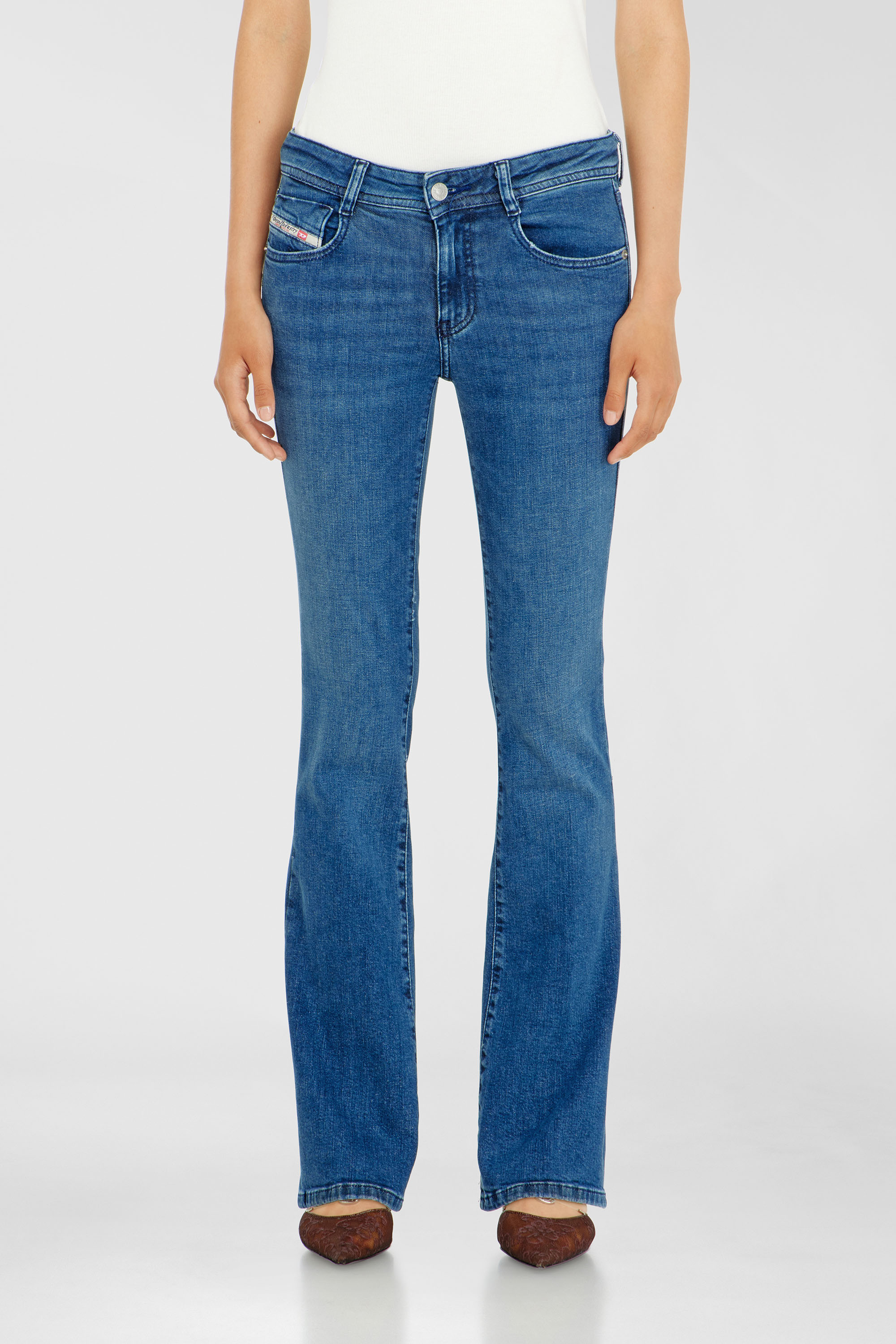 Diesel - Bootcut Jeans 1969 D-Ebbey 0ADBB Femme, Bleu moyen - Image 4