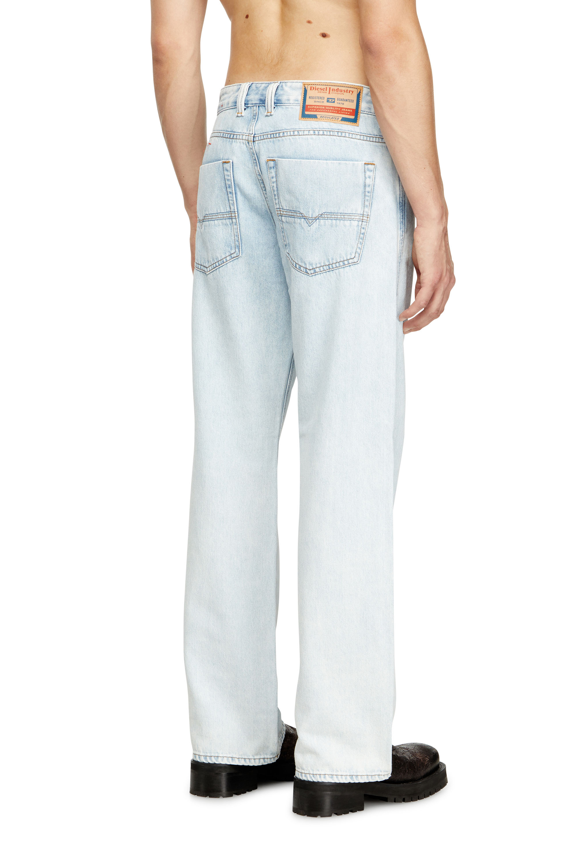 Diesel - Relaxed Jeans 1980 D-Eeper 09M74 Homme, Bleu Clair - Image 4