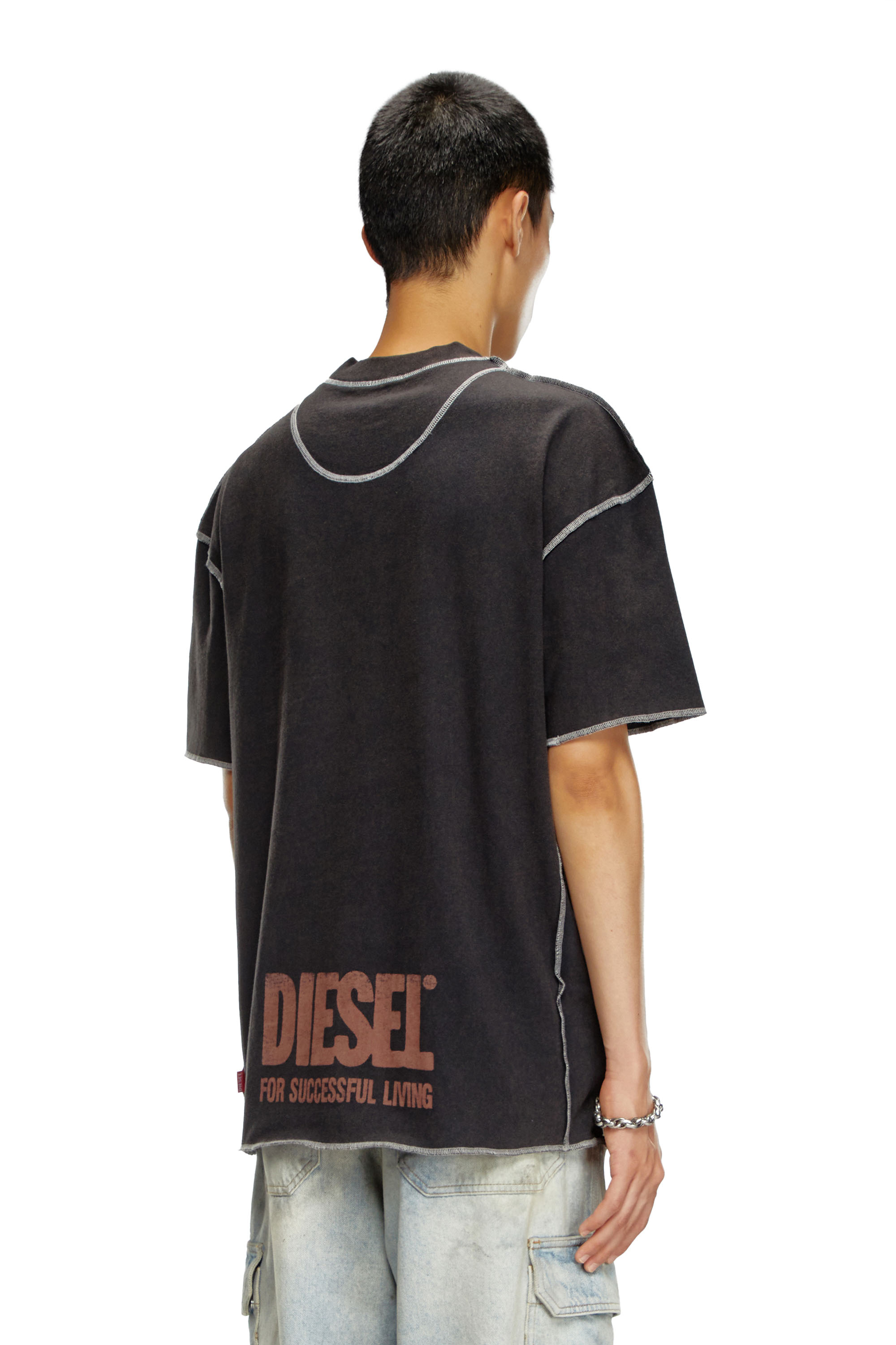 Diesel - T-CRAOR, T-shirt avec effet « inside-out » Homme in Noir - 4