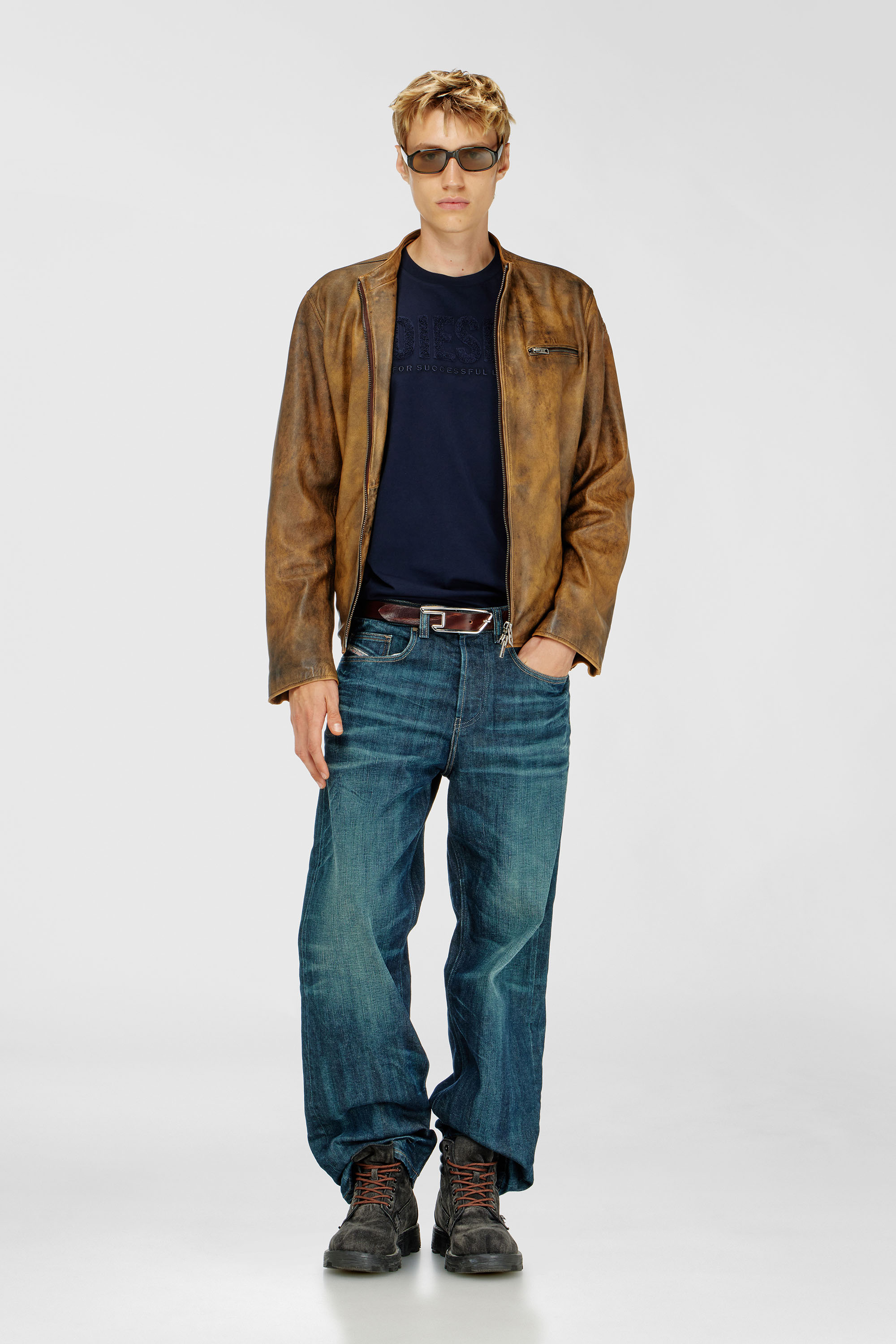 Diesel - T-JUST-OVA-T92, T-shirt en coton avec imprim&eacute; logo Diesel ton sur ton Homme in Bleu - 2