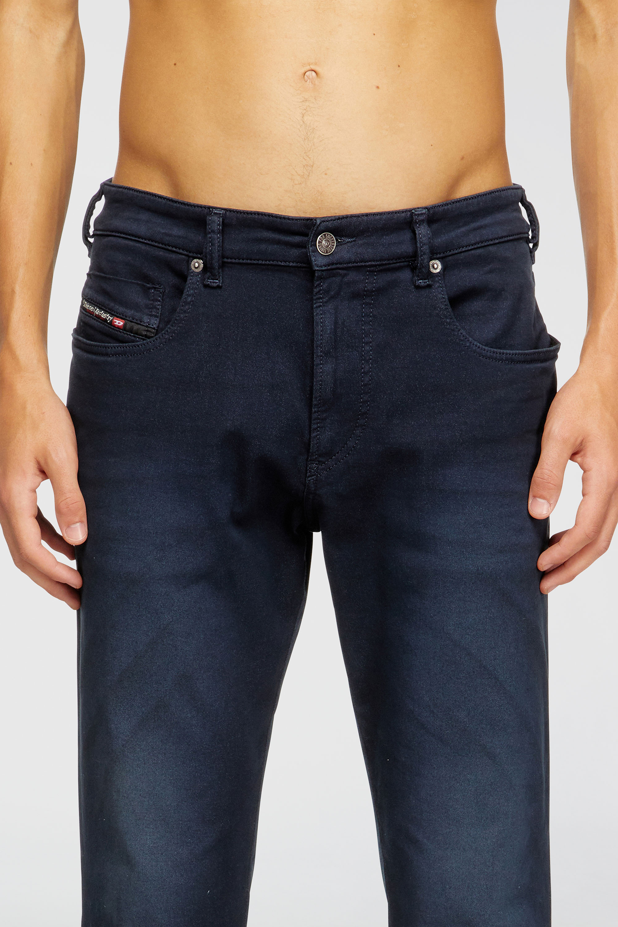 Diesel - Slim 2062 D-Strukt Joggjeans&reg; 0670M Homme, Bleu Fonc&eacute; - Image 5