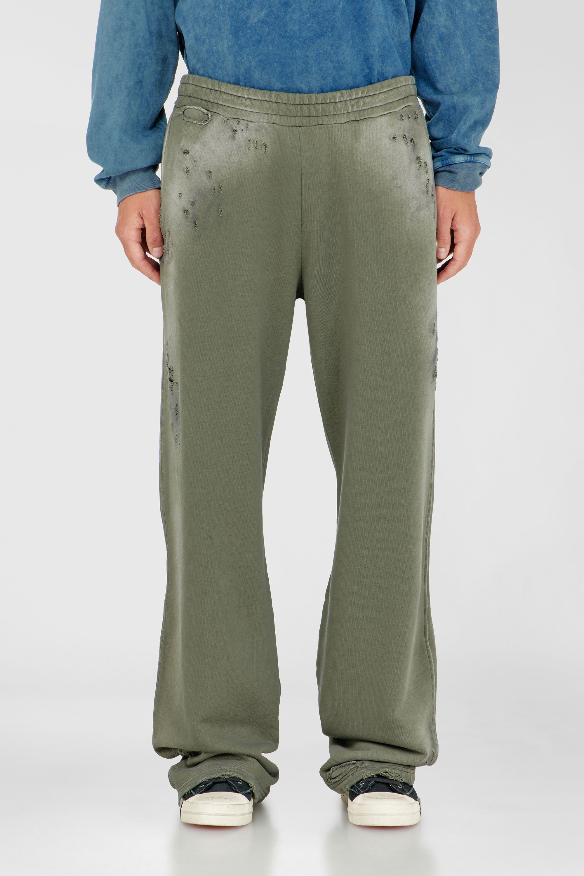 Diesel - P-KEITH, Pantalon de surv&ecirc;tement en coton effet destroyed Homme in Vert - 1