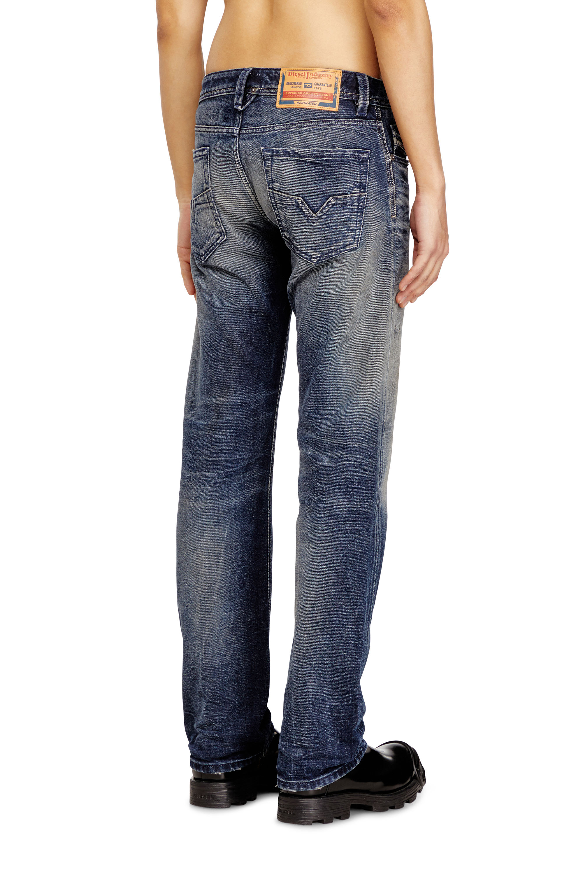 Diesel - Regular Jeans 1985 Larkee 09N57 Homme, Bleu Foncé - Image 4