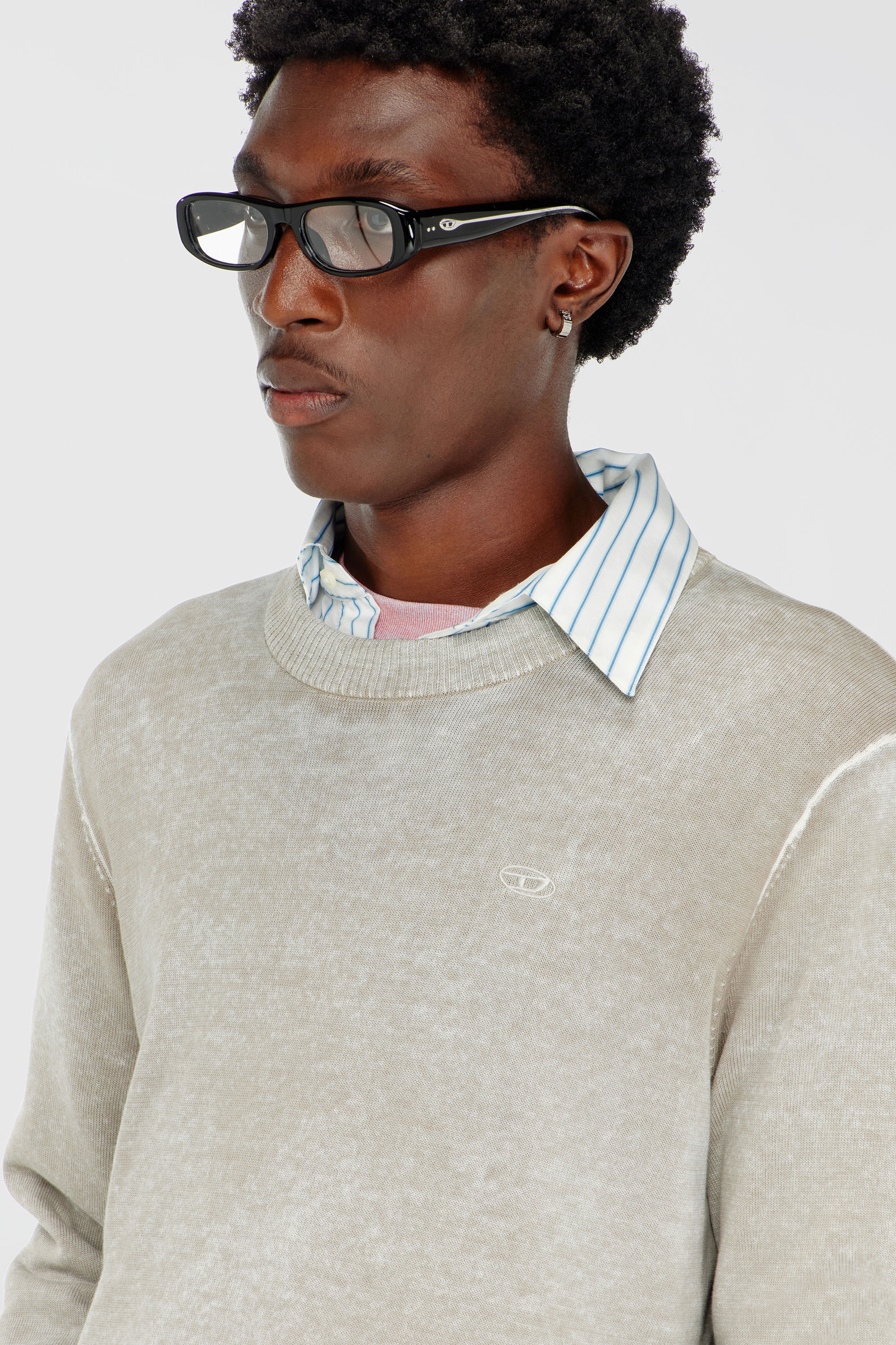 Diesel - K-LAURENT, Pull avec impression invers&eacute;e d&eacute;color&eacute;e Homme in Gris - 5