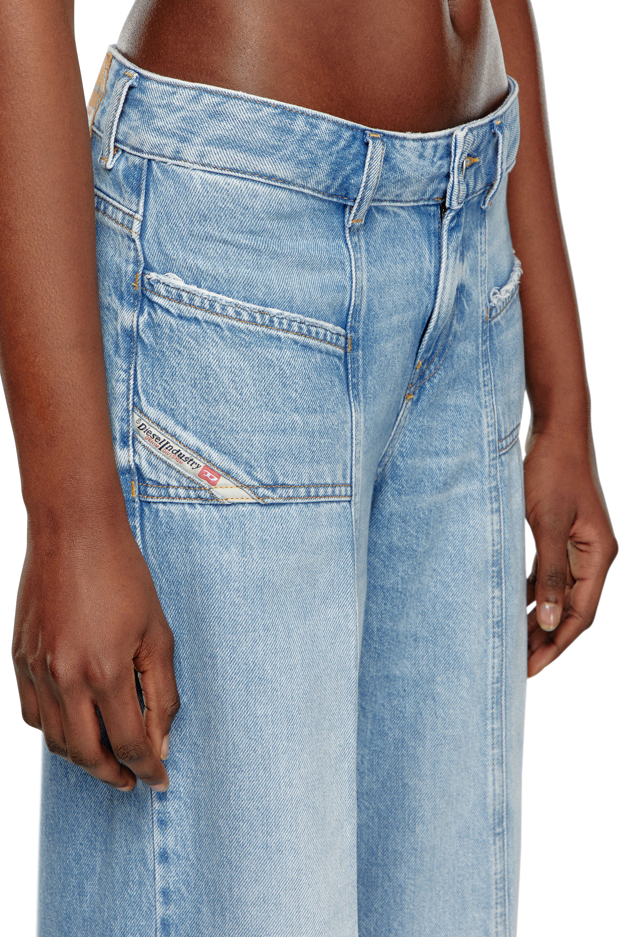Diesel - Bootcut and Flare Jeans D-Akii 09J88, Bleu Clair - Image 5