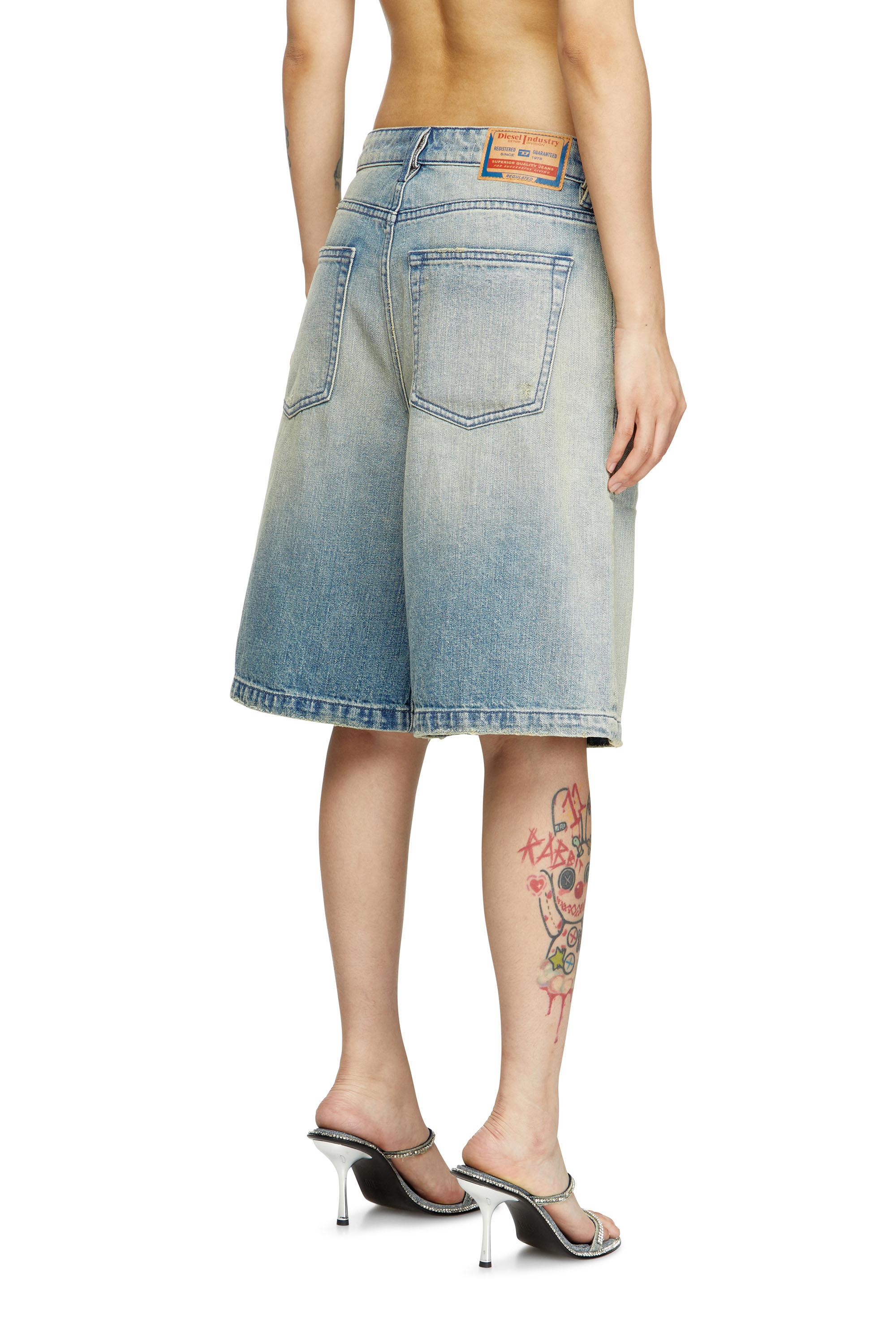 Diesel - DE-SIRE-SHORT, Short en denim effet vieilli Femme in Bleu - 4