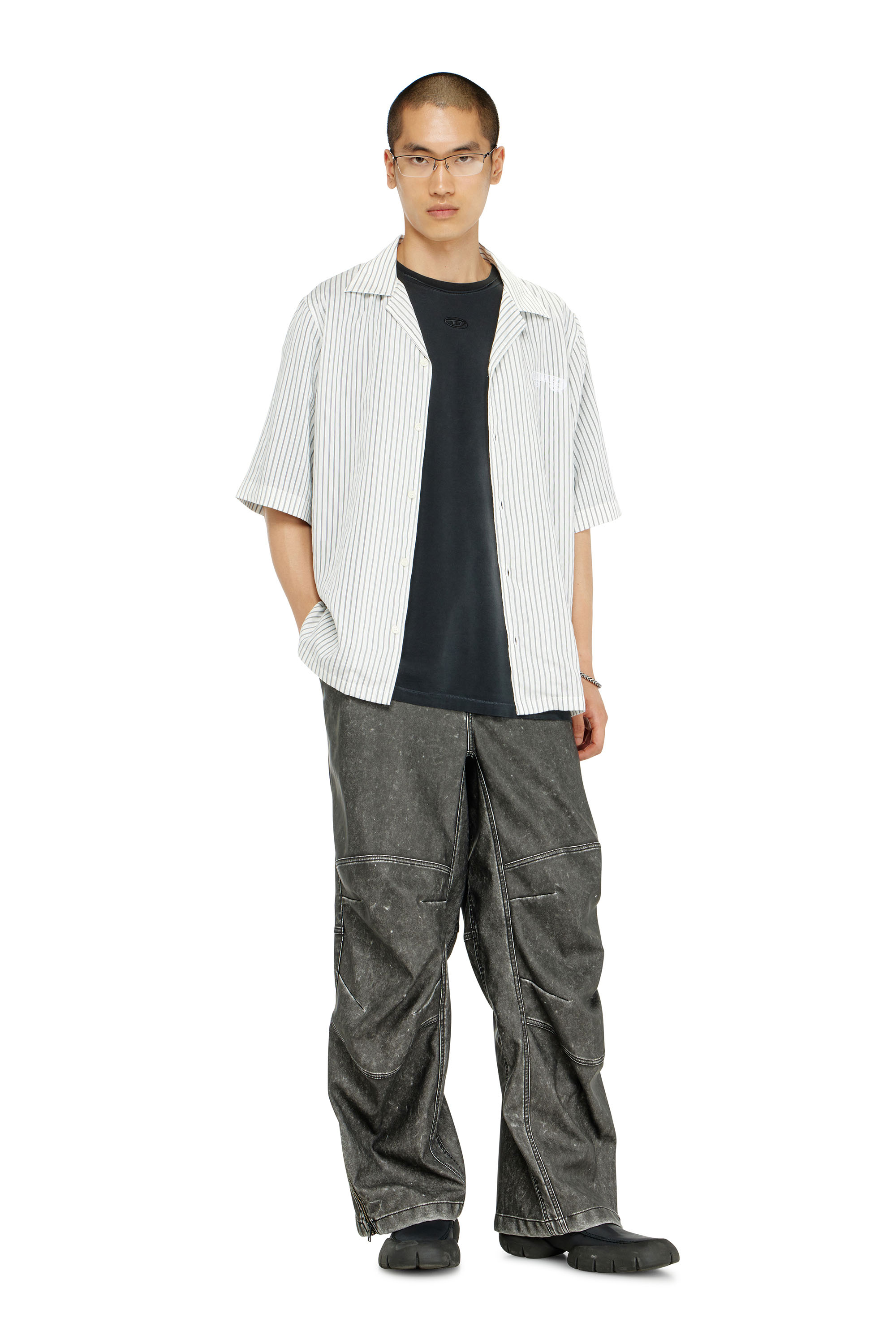 Diesel - T-POCK, T-shirt effet d&eacute;lav&eacute; avec poche d&eacute;chir&eacute;e Homme in Noir - 2