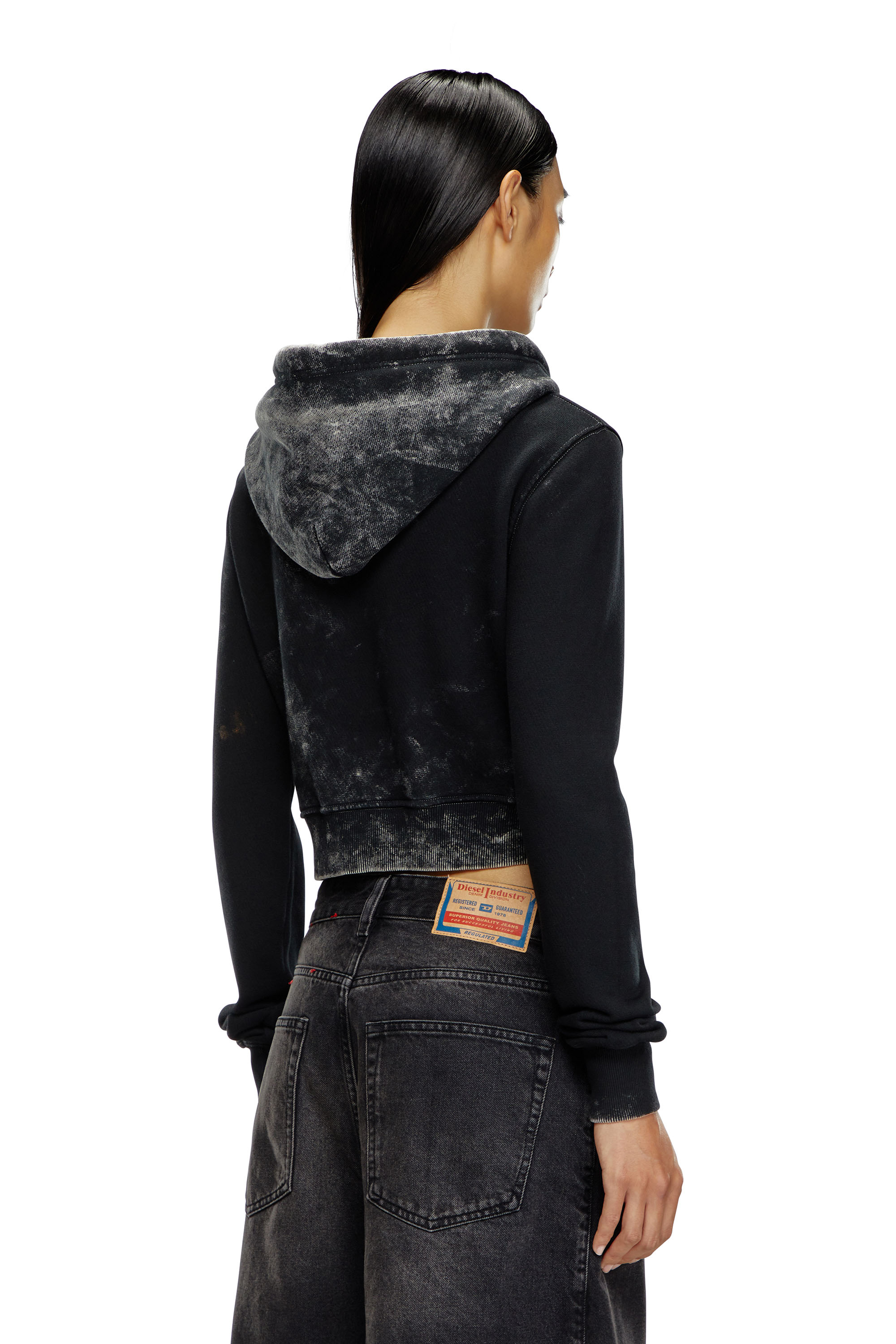 Diesel - F-SLIMMY-HOOD-P5, Femme Sweat-shirt à capuche délavé avec logo en métal in Noir - Image 3