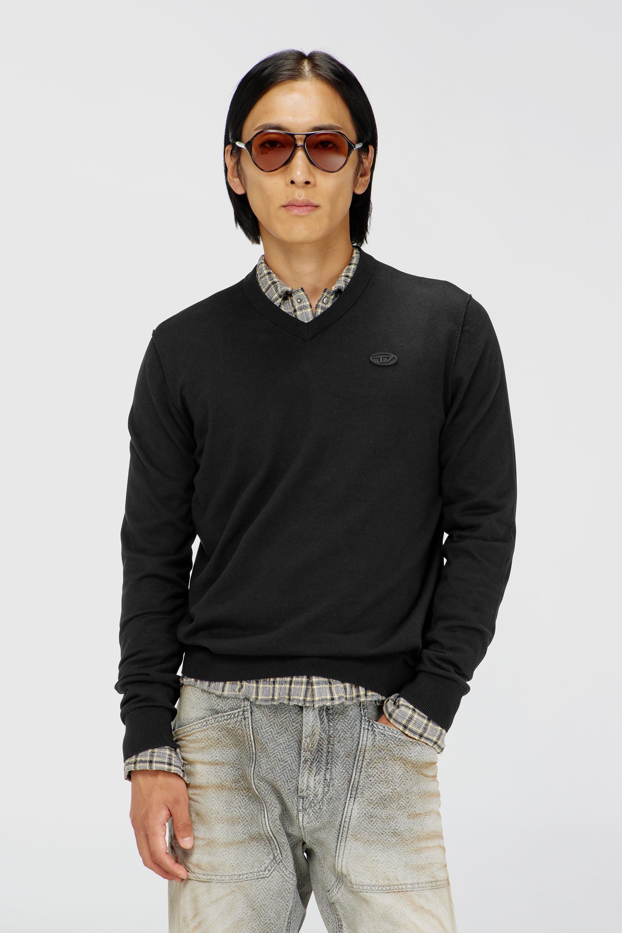 Diesel - K-FREEX-VNECK-TAG-T92, Pull en coton &agrave; col V avec logo Oval D ton sur ton Homme in Noir - 1