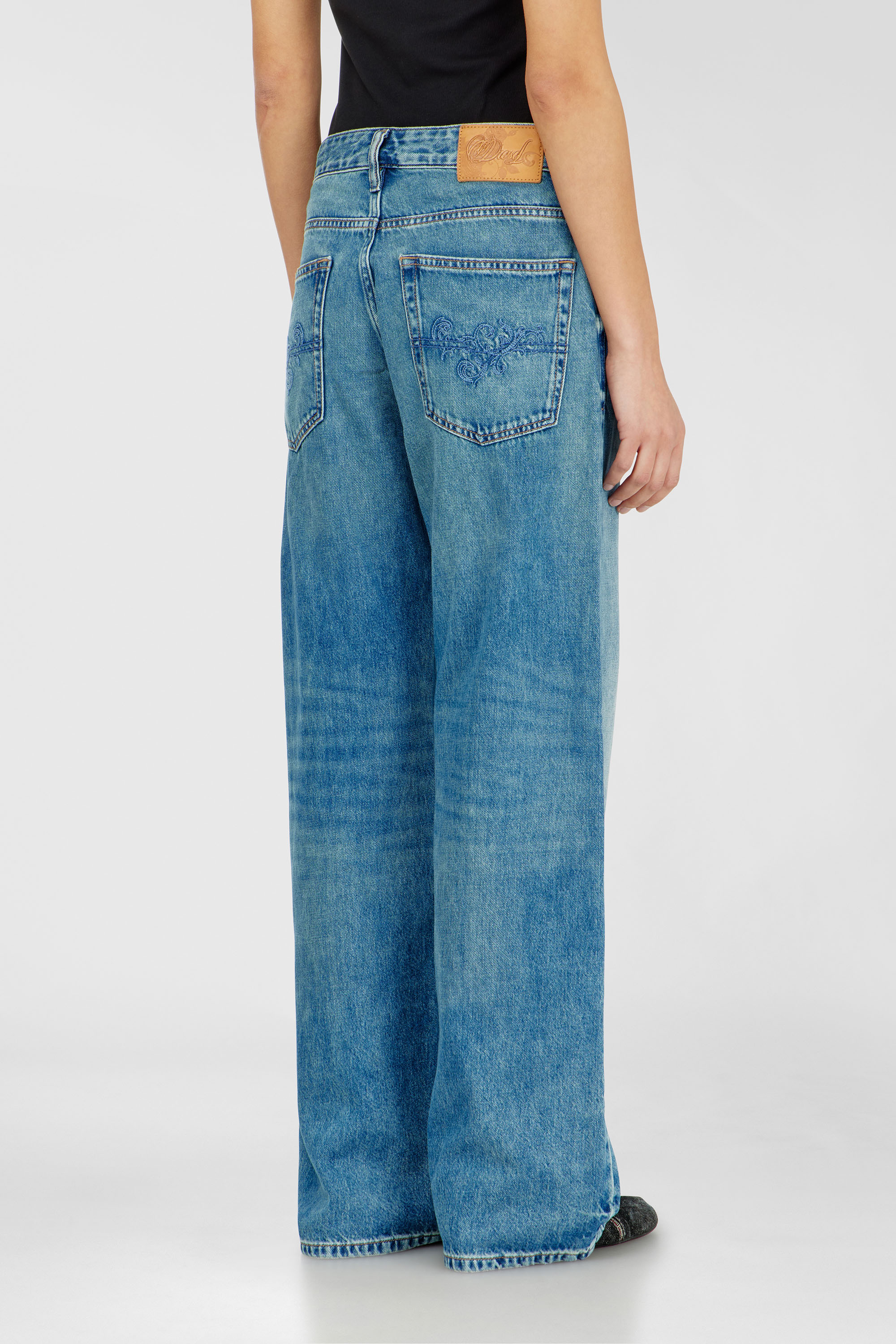 Diesel - Relaxed Jeans 1990 D-Waigee 0TJDI Femme, Bleu moyen - Image 5