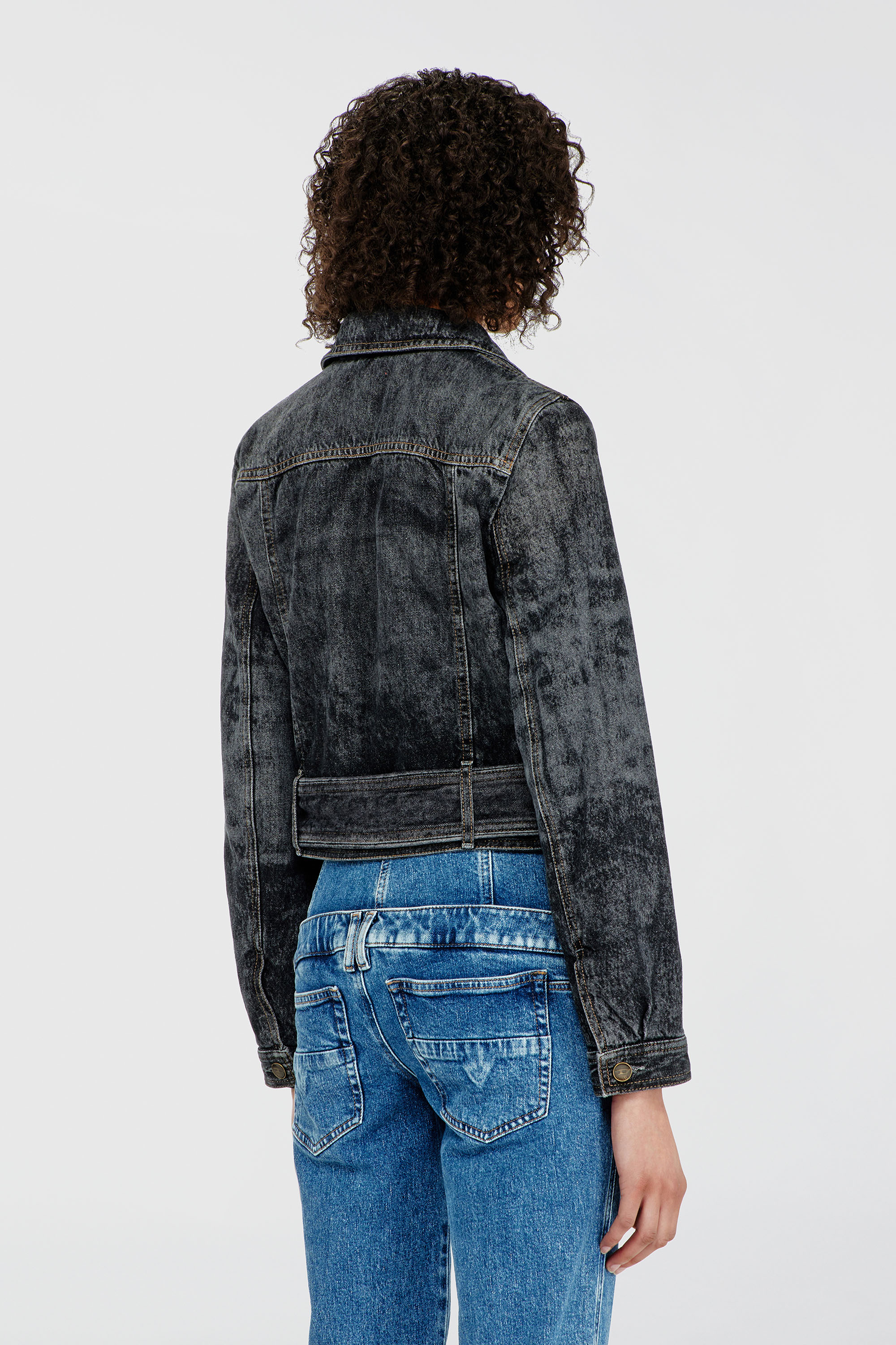 Diesel - DE-LEGEND-S, Veste en denim cropped avec ceinture Femme in Noir - 4