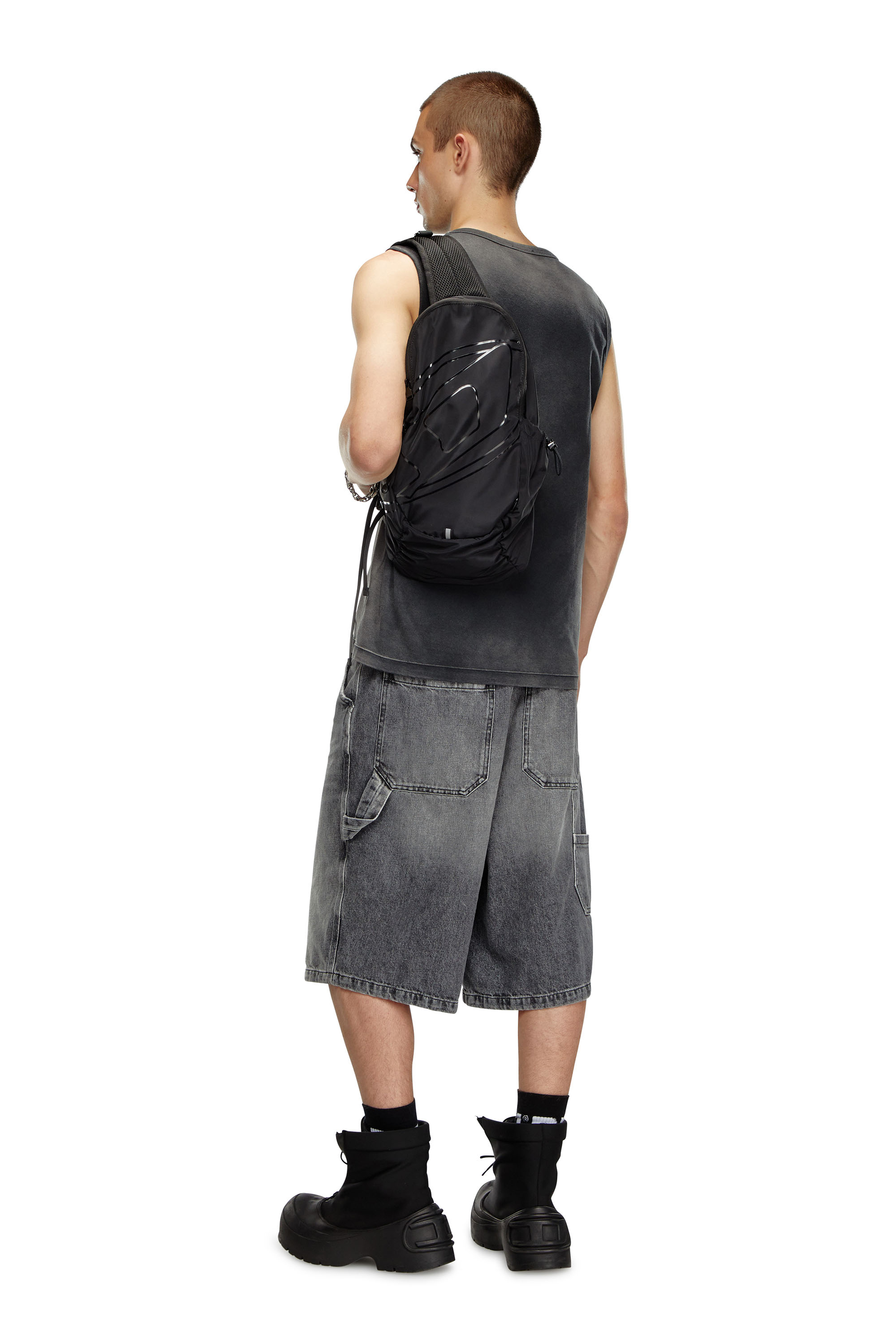 Diesel - DRAPE SLING BAG, Drape-Sac &agrave; dos en nylon avec logo ton sur ton Homme in Noir - 1