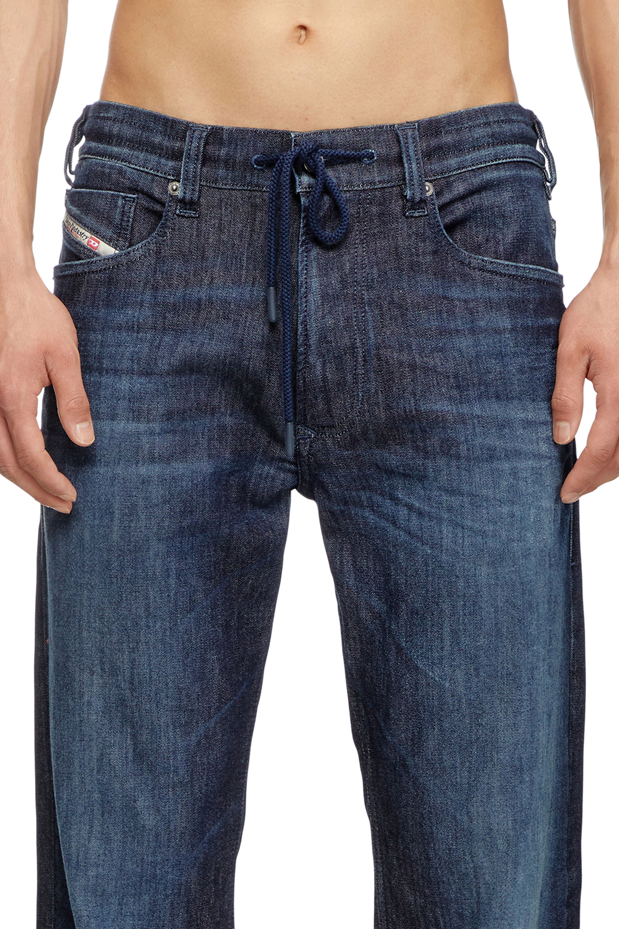 Diesel - Relaxed 2080 D-Reel Joggjeans® 09L11 Homme, Bleu Foncé - Image 3