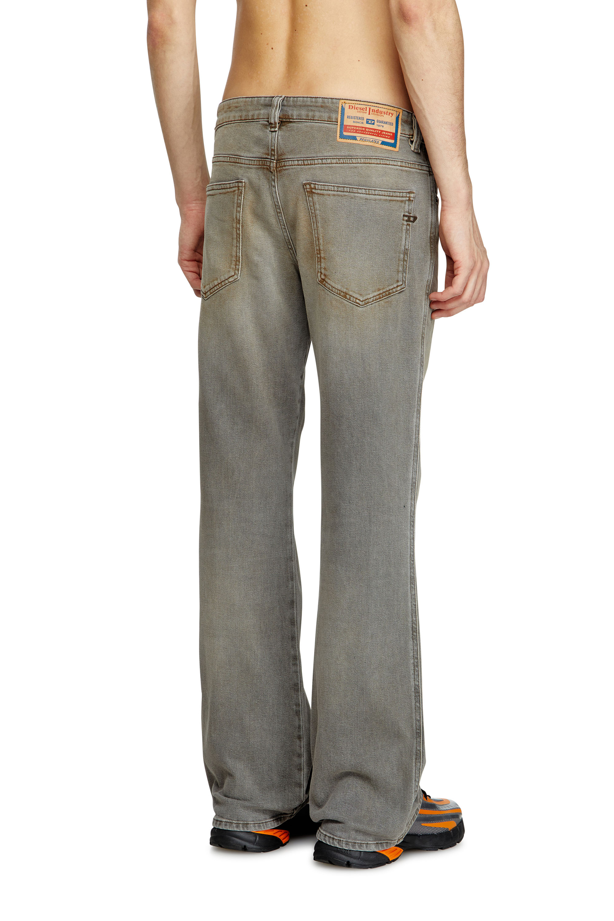 Diesel - Bootcut Jeans 1998 D-Buck 09L37 Homme, Gris Clair - Image 3