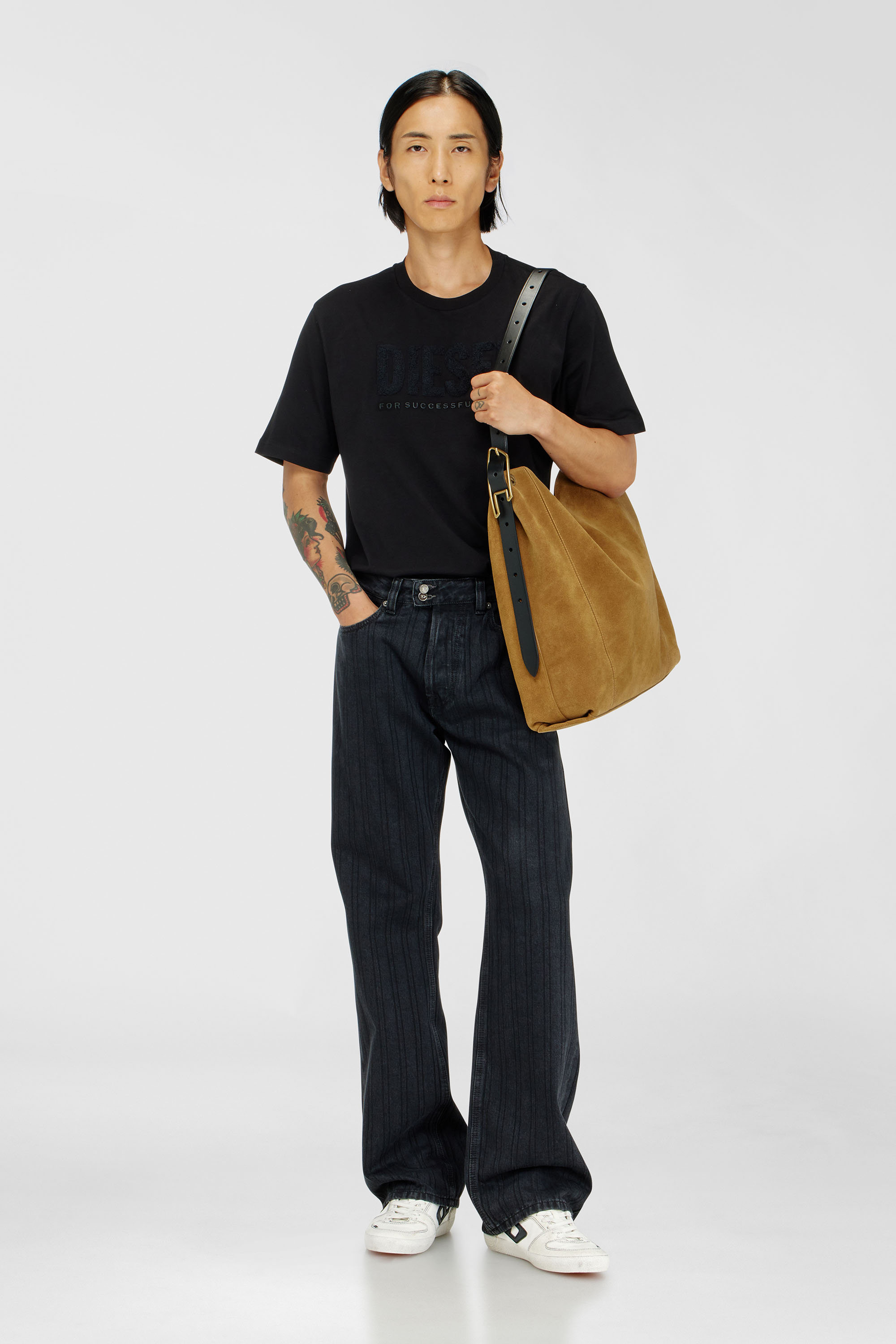 Diesel - T-JUST-OVA-T92, T-shirt en coton avec imprim&eacute; logo Diesel ton sur ton Homme in Noir - 2