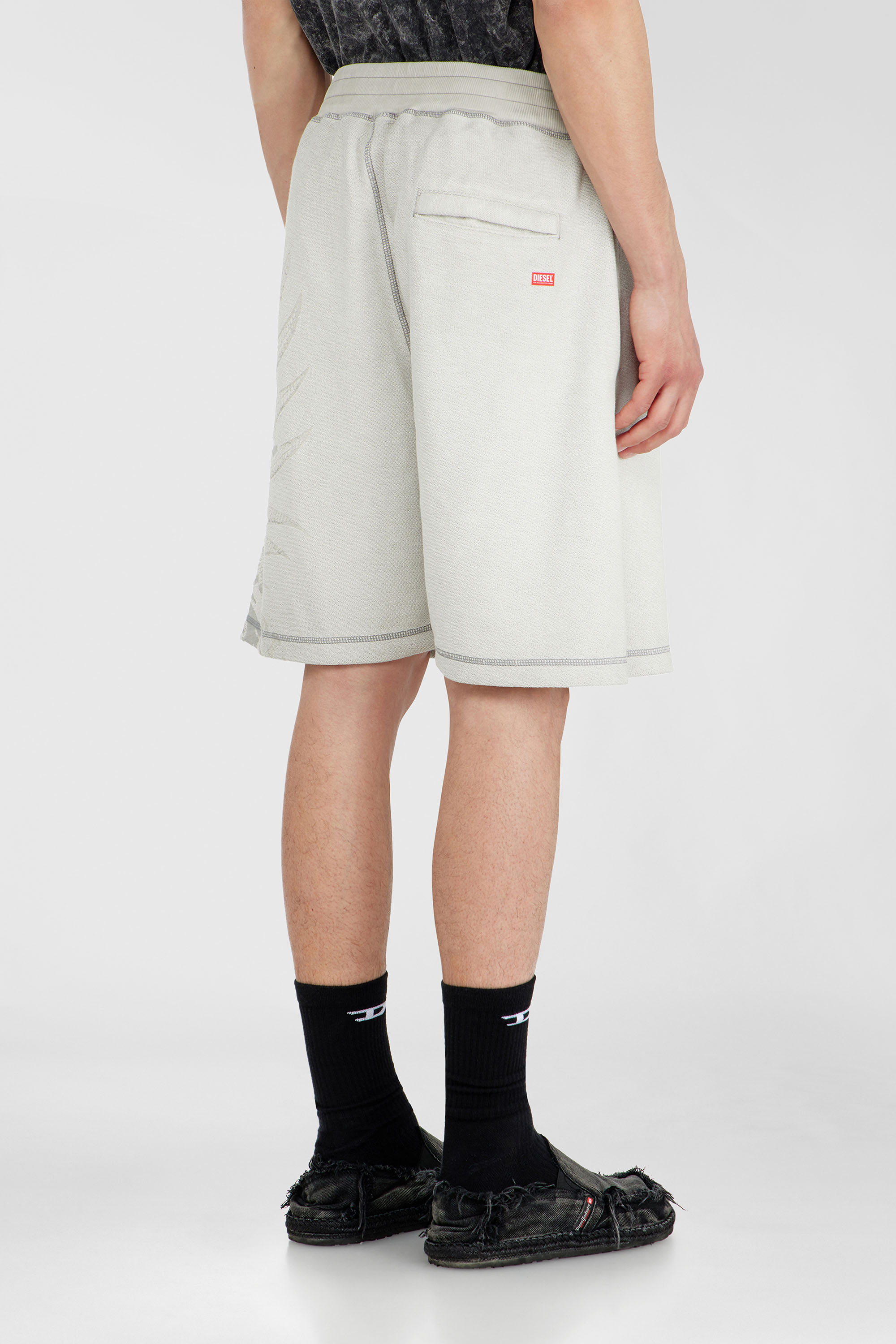 Diesel - P-RAWCROW, Short pants avec motifs d&eacute;vor&eacute; Homme in Gris - 4