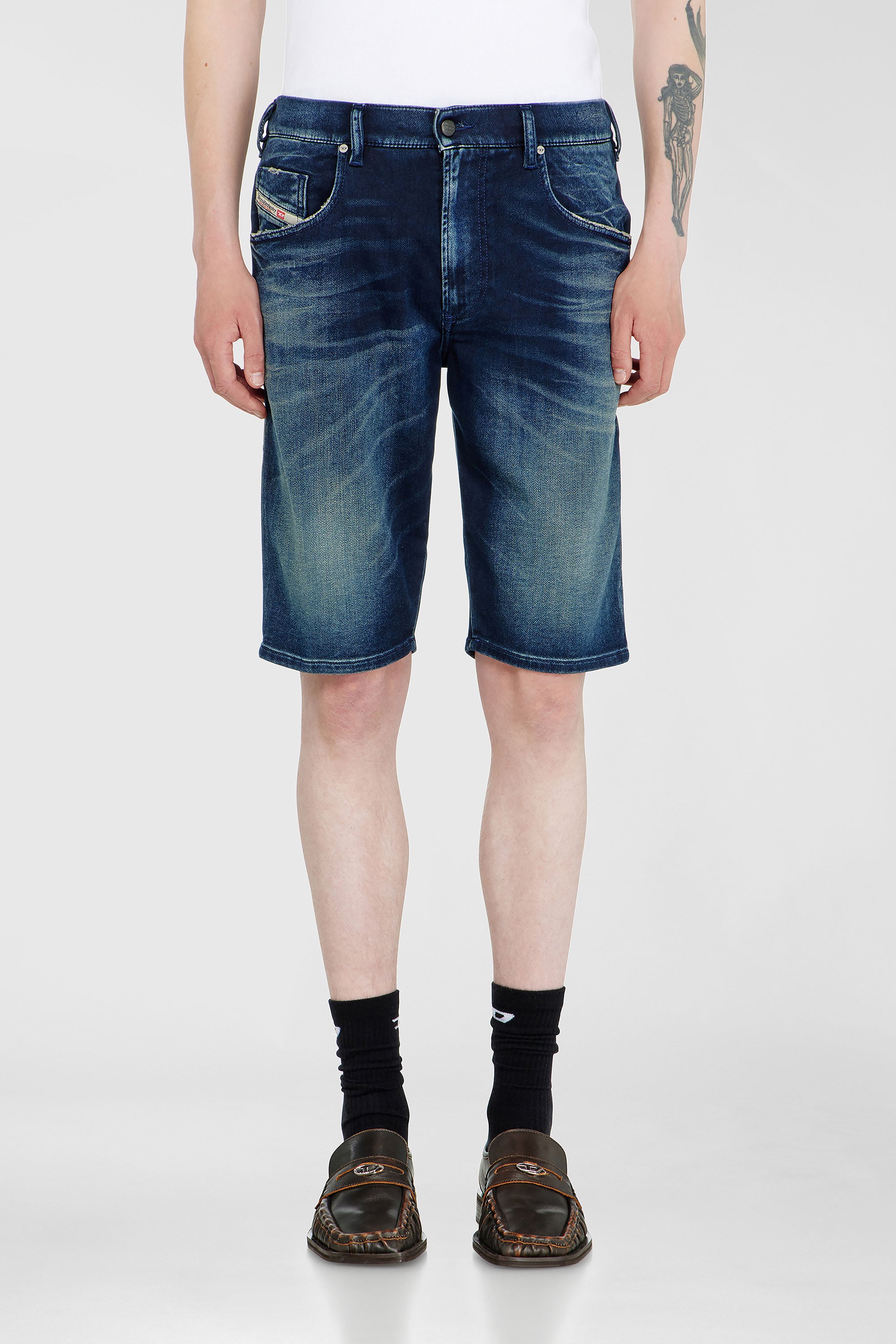 Diesel - 2033 D-KROOLEY-SHORT-BW JOGG, Chino shorts en JoggJeans d&eacute;lav&eacute; Homme in Bleu - 1