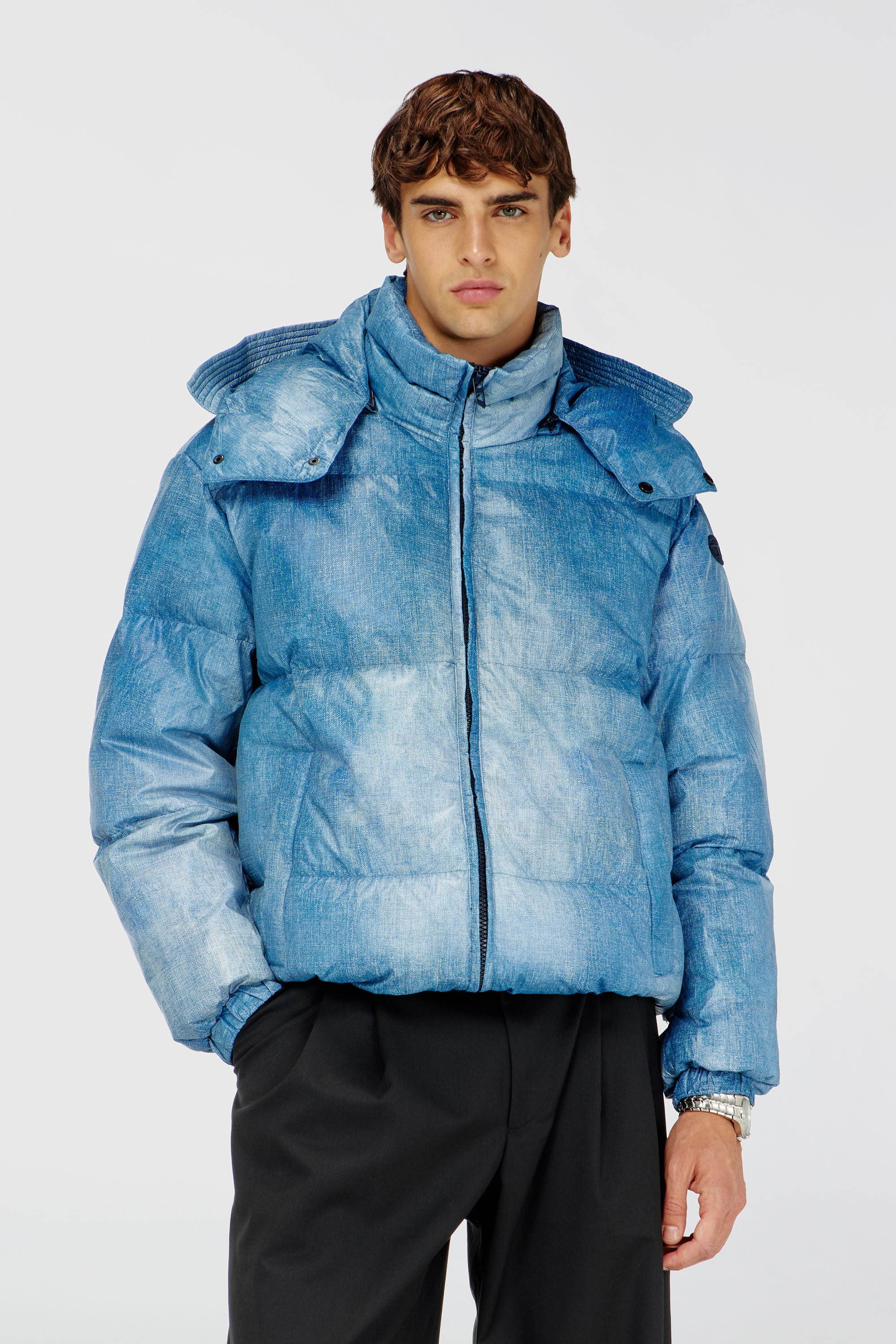 Diesel - W-ROLLY-WRD-BFBN, Doudoune &agrave; capuche avec imprim&eacute; effet denim Homme in Bleu - 1