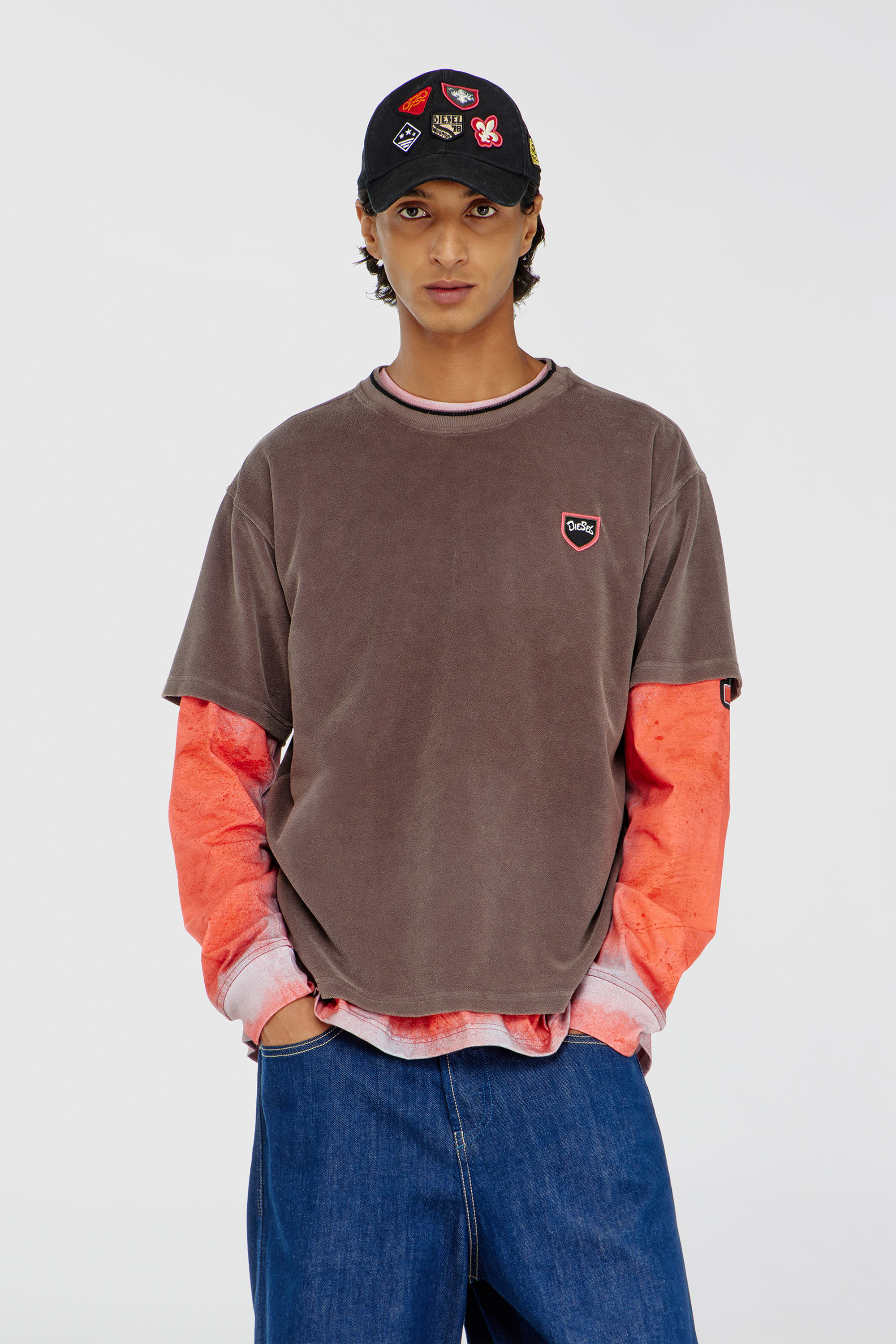Diesel - T-SPONGY, T-shirt en chenille avec patch blason Homme in Marron - 3