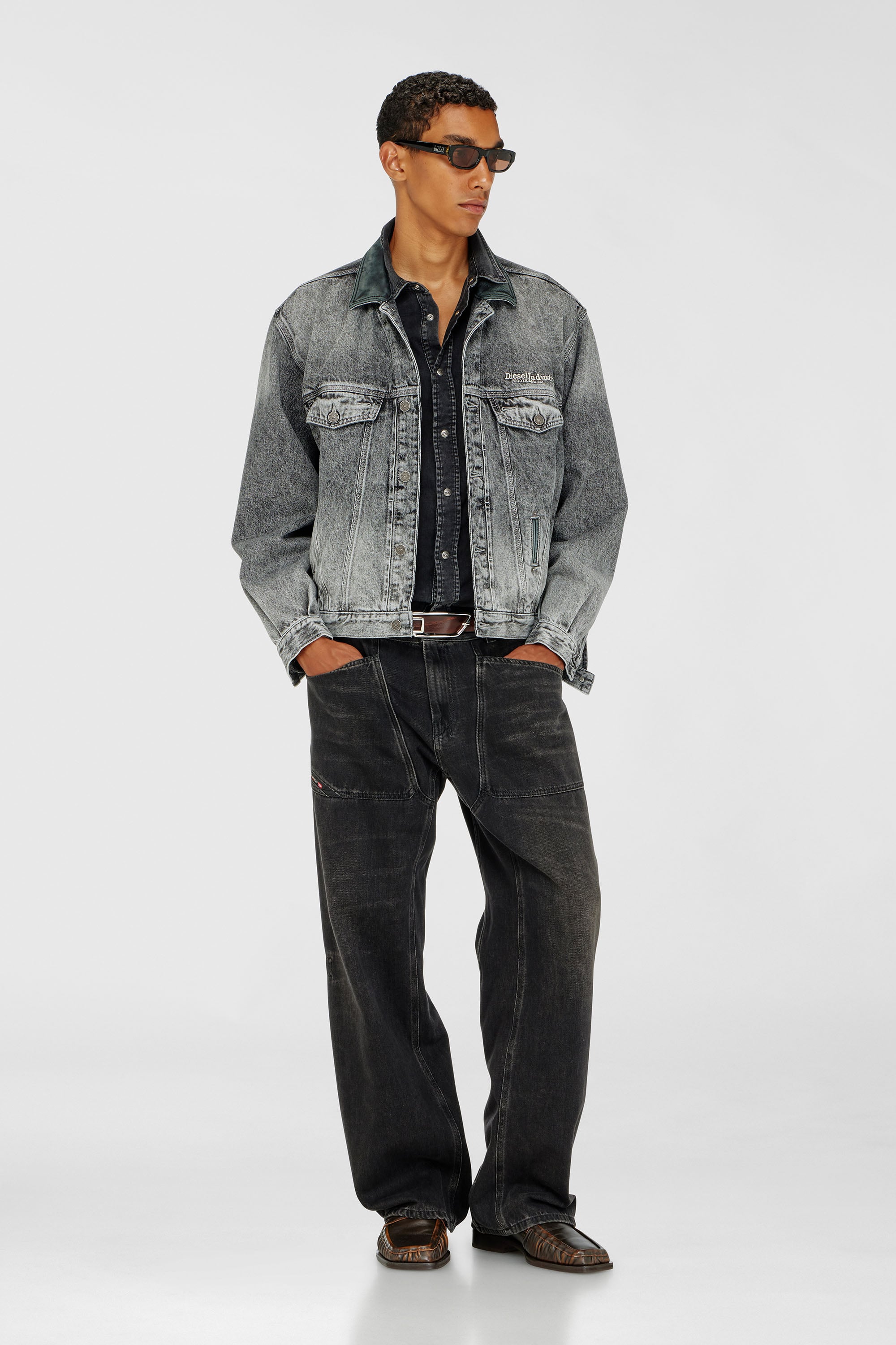 Diesel - D-DENVER-S, Veste en jean trucker avec garnitures en cuir ton sur ton Mixte in Gris - 2