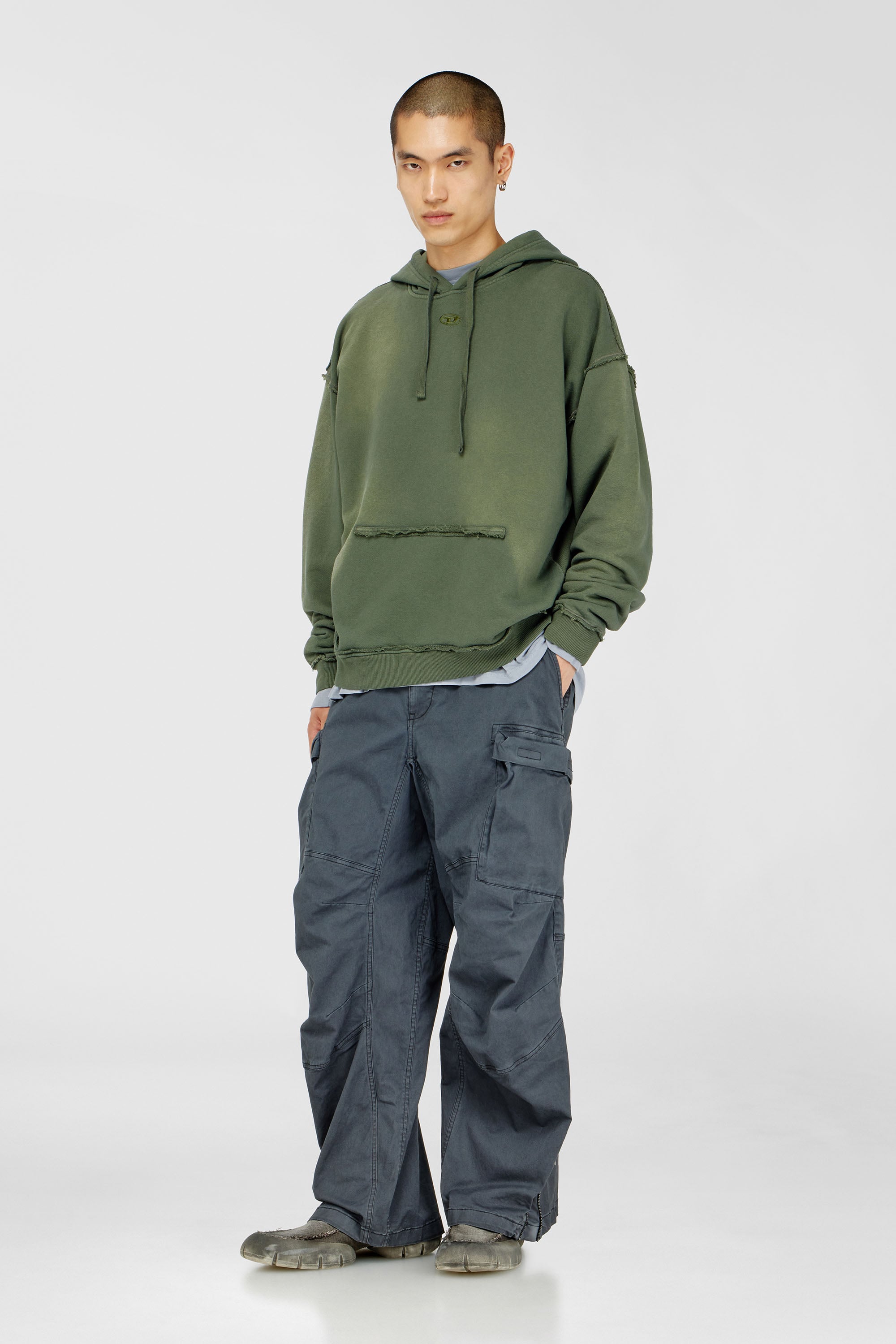 Diesel - S-POCK-HOOD, Sweat &agrave; capuche en coton d&eacute;lav&eacute; avec d&eacute;tails effiloch&eacute;s Homme in Vert - 2
