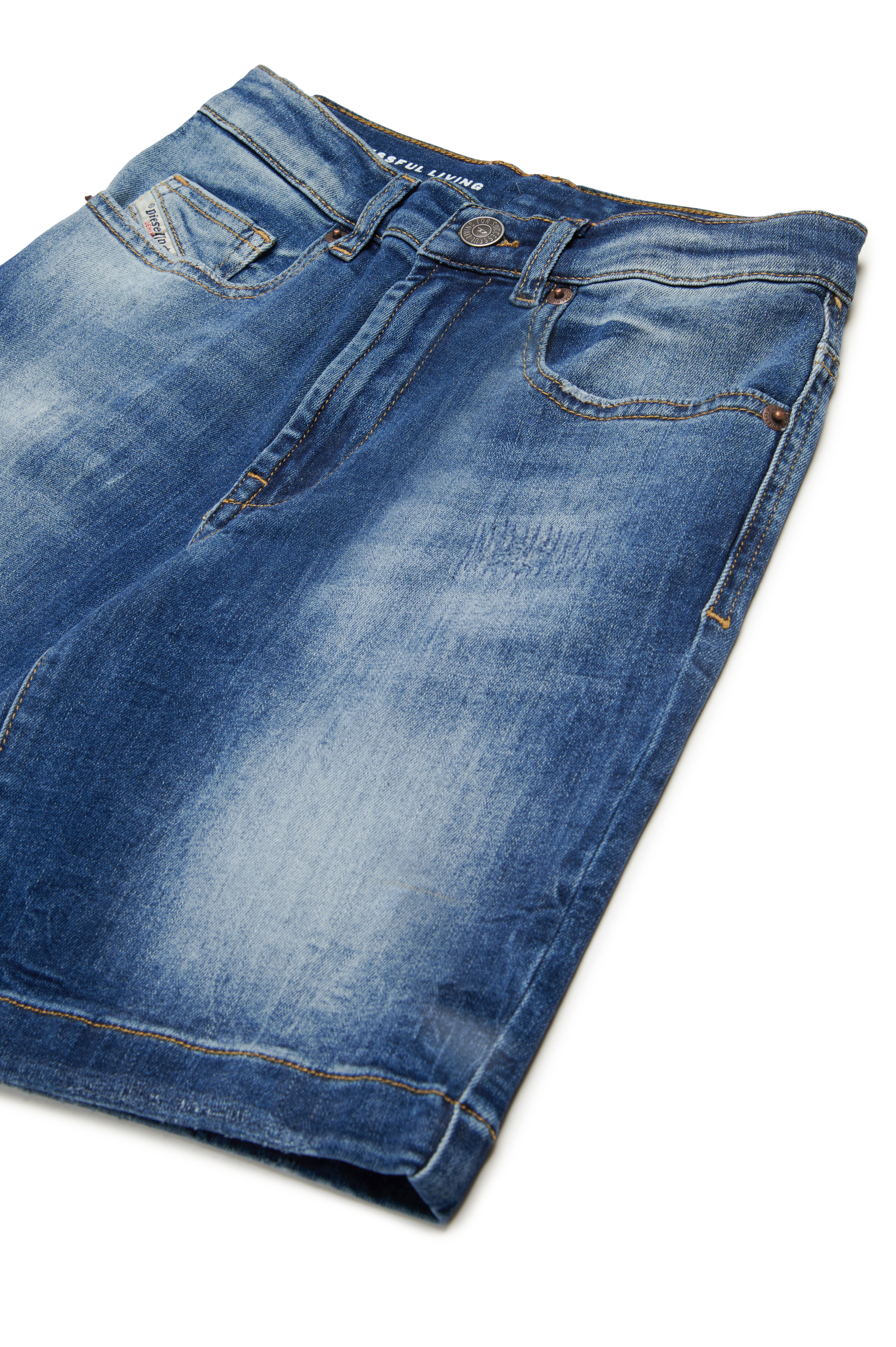 Diesel - D-MACS-SH-J, Bermuda en denim effet déchiré-réparé Homme in Bleu - 3