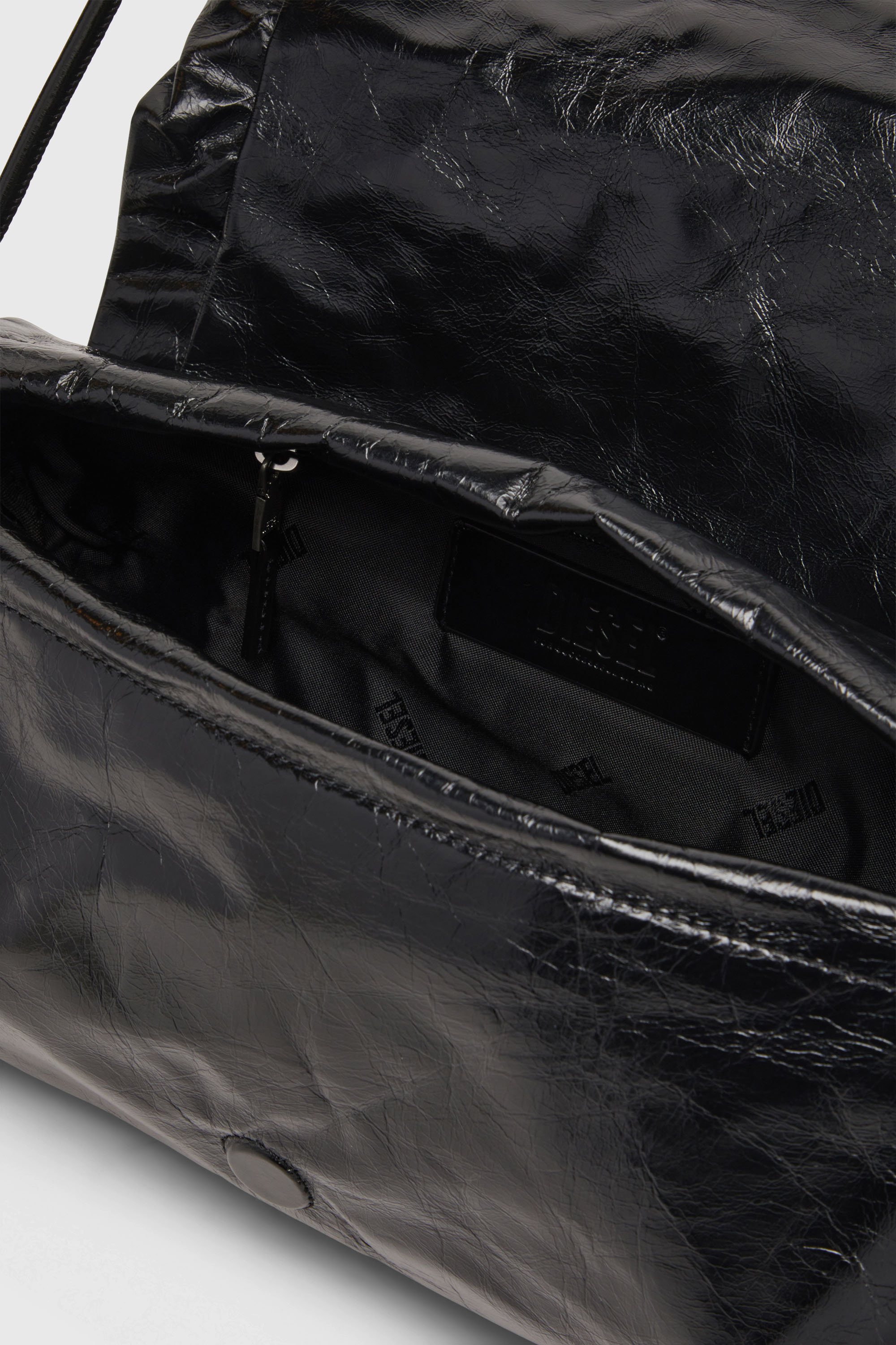 Diesel - SCRUNCH-D SHOULDER M, Scrunch-D M-Sac &agrave; bandouli&egrave;re en cuir froiss&eacute; brillant Femme in Noir - 4