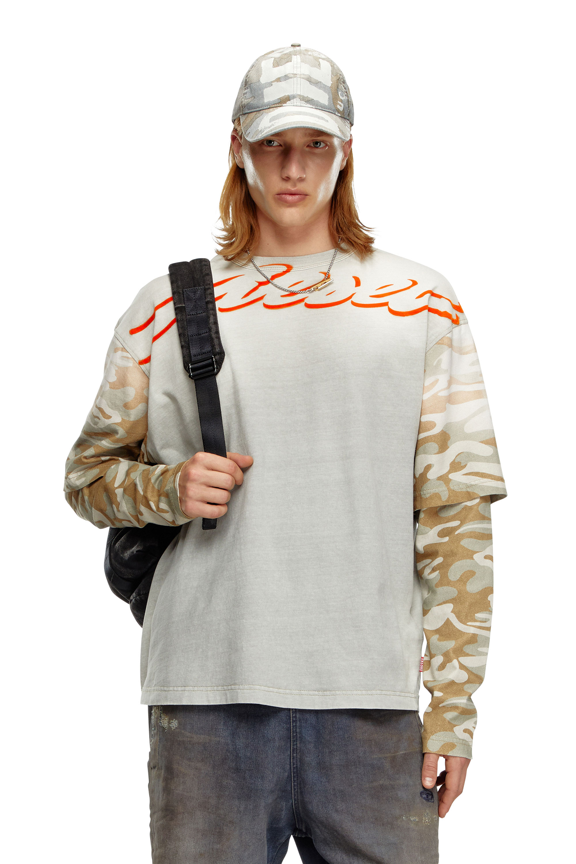 Diesel - T-WESHER-Q2, Homme Top superposé avec motif camouflage in Polychrome - Image 1