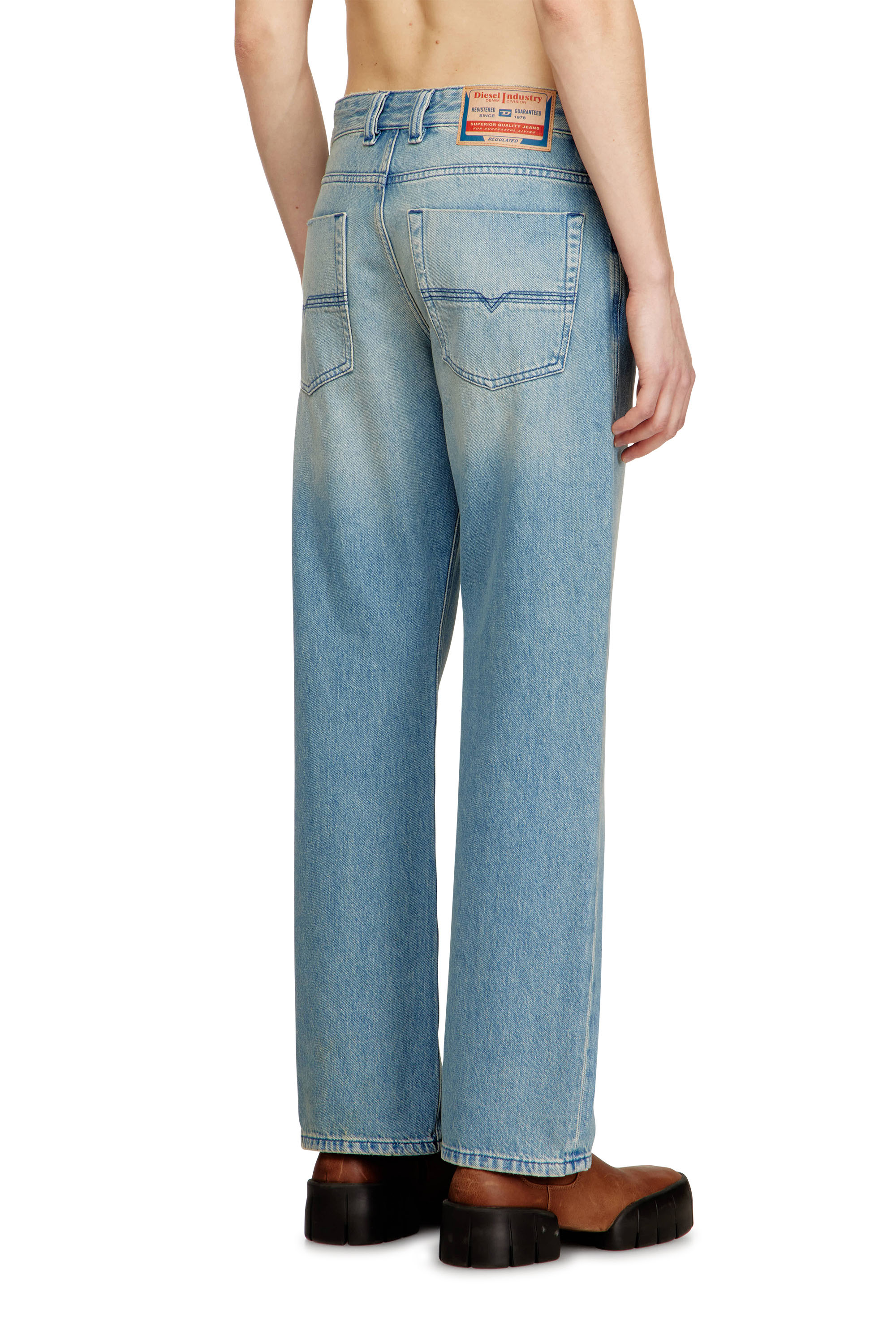Diesel - Relaxed Jeans 1980 D-Eeper 0BEBF Homme, Bleu Clair - Image 4