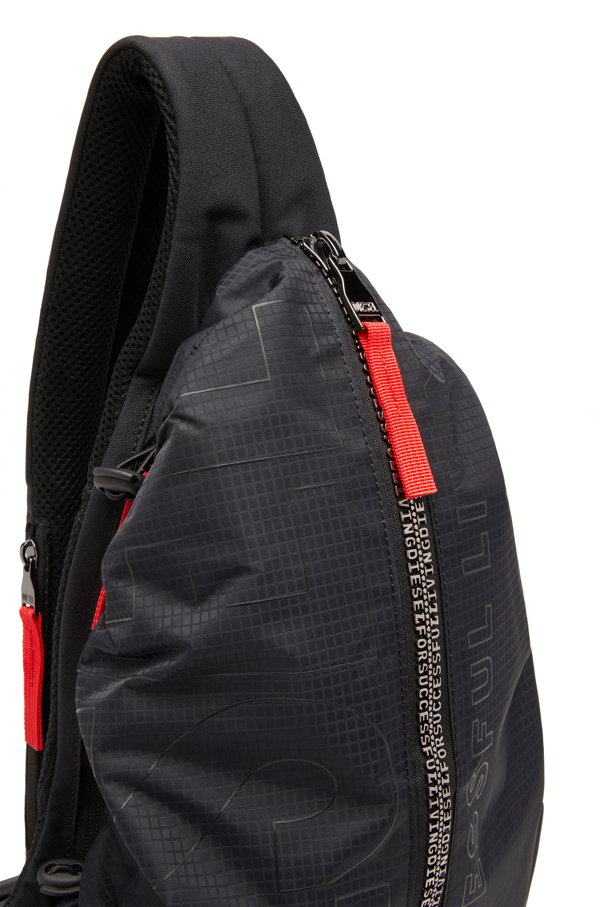 Diesel - ZIP-D SLING BAG X, Zip-D-Sac à dos à bandoulière en jacquard à carreaux Homme in Noir - 5