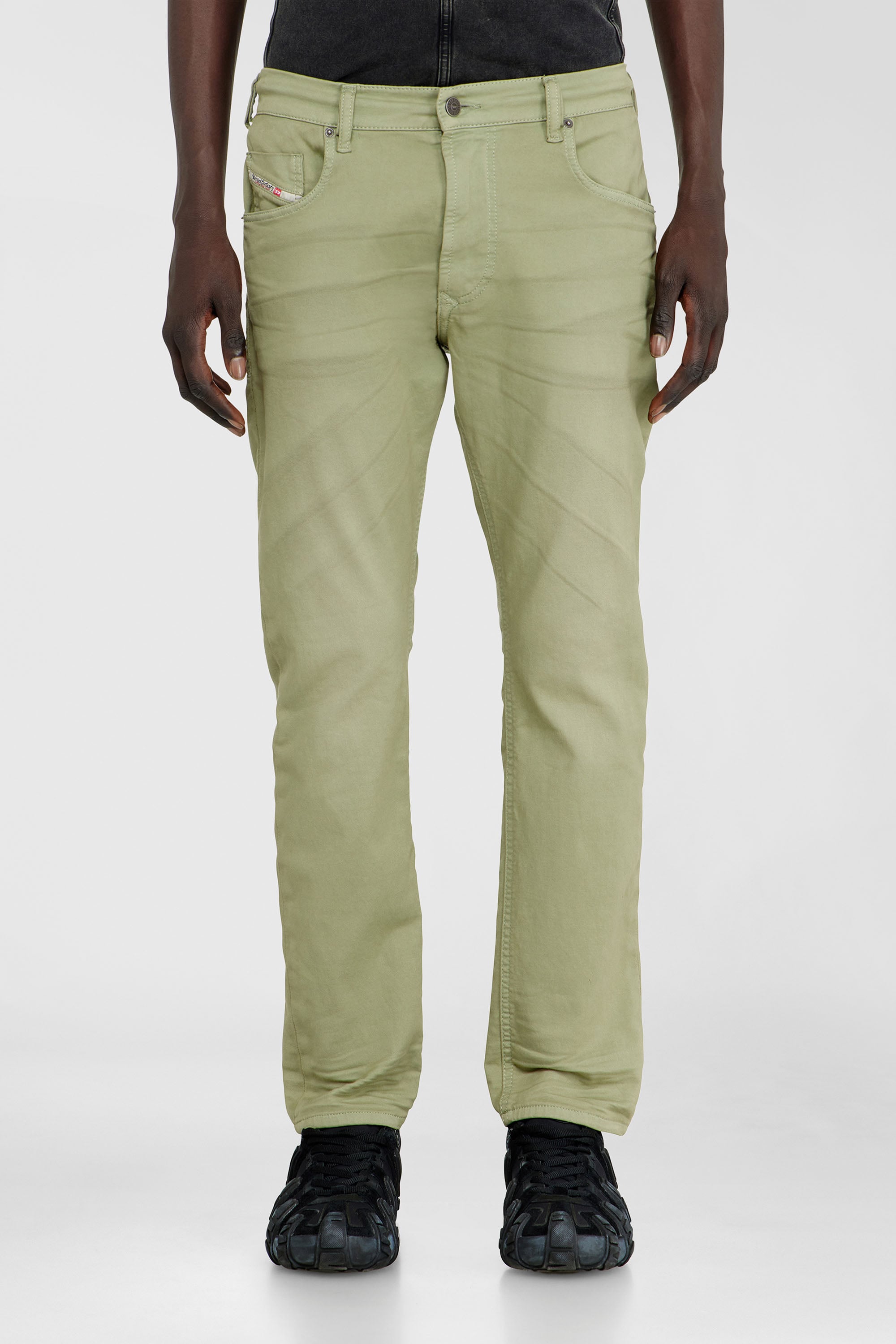 Diesel - Regular 2032 D-Krooley-BW Joggjeans&reg; 0670M Homme, Vert Olive - Image 1