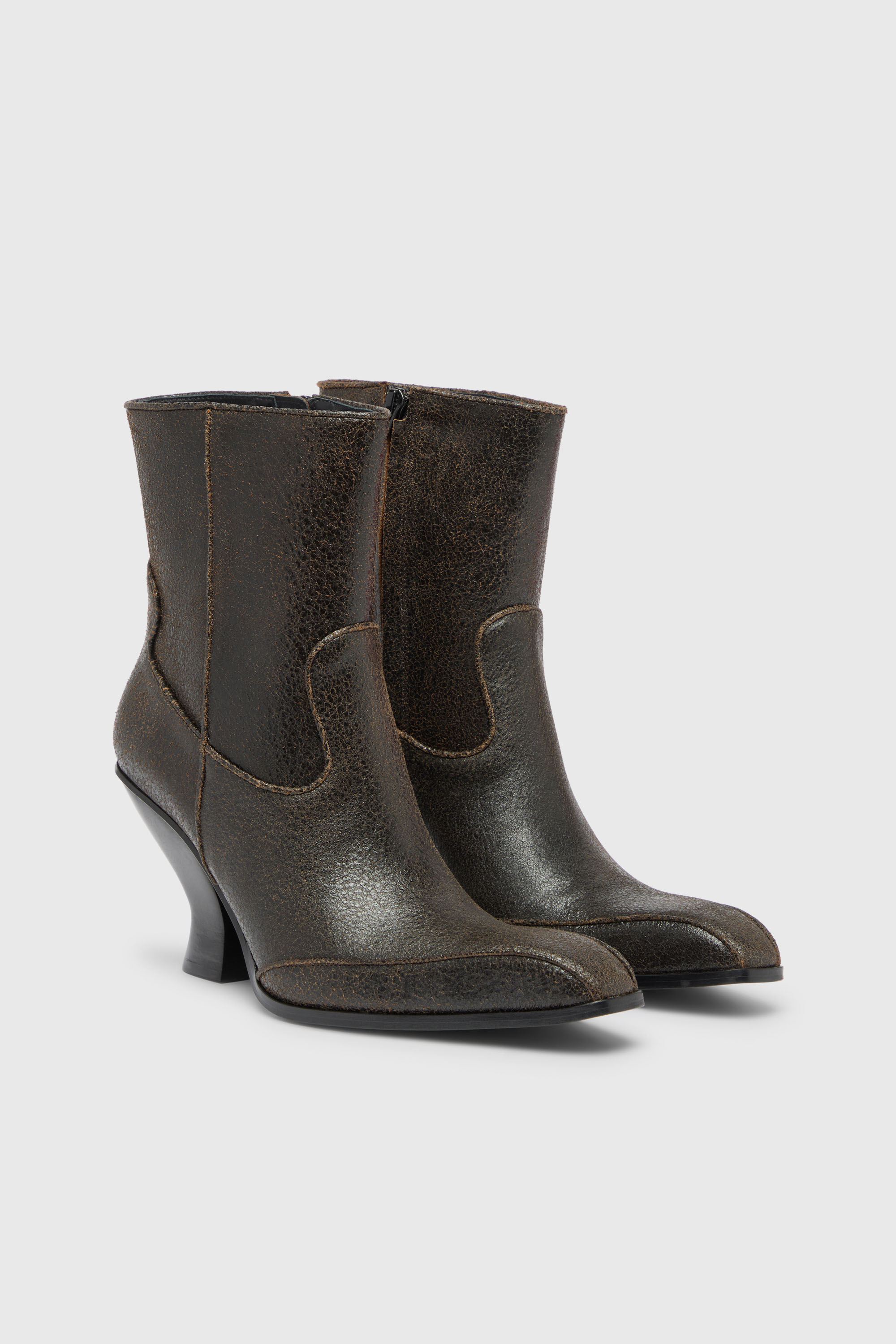 Diesel - D-LUFFY-75-AB, Woman's D-Luffy-Ankle boots in crackled leather in Dark Brown - 2