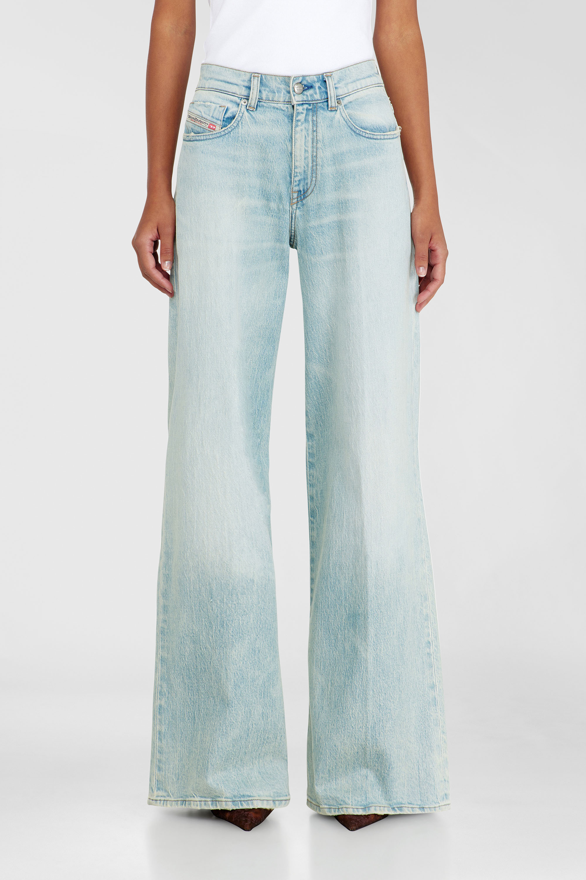Diesel - Flare Jeans 1978 D-Akemi 0KBBX Femme, Bleu Clair - Image 2