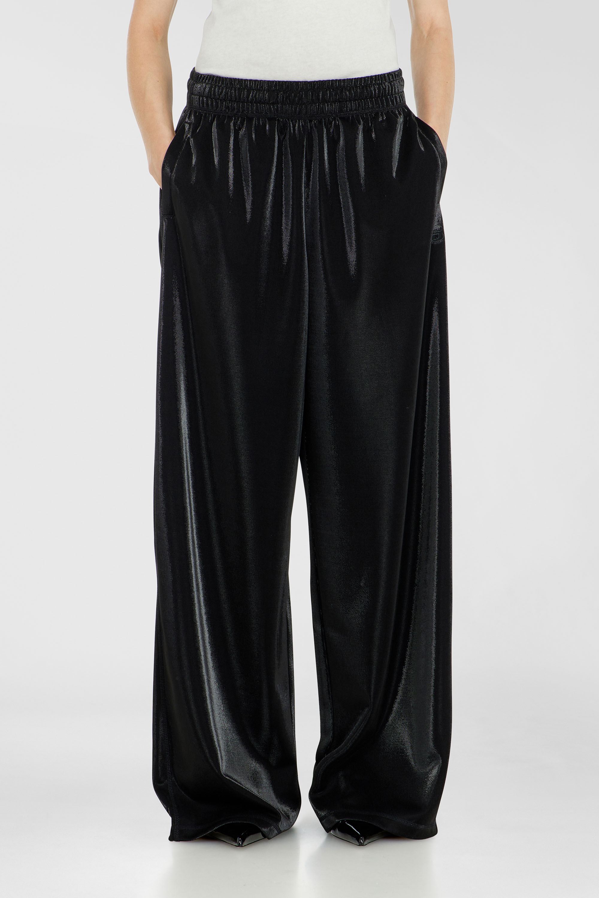 Diesel - P-ROSY, Pantalon de surv&ecirc;tement en piqu&eacute; brillant Femme in Noir - 1