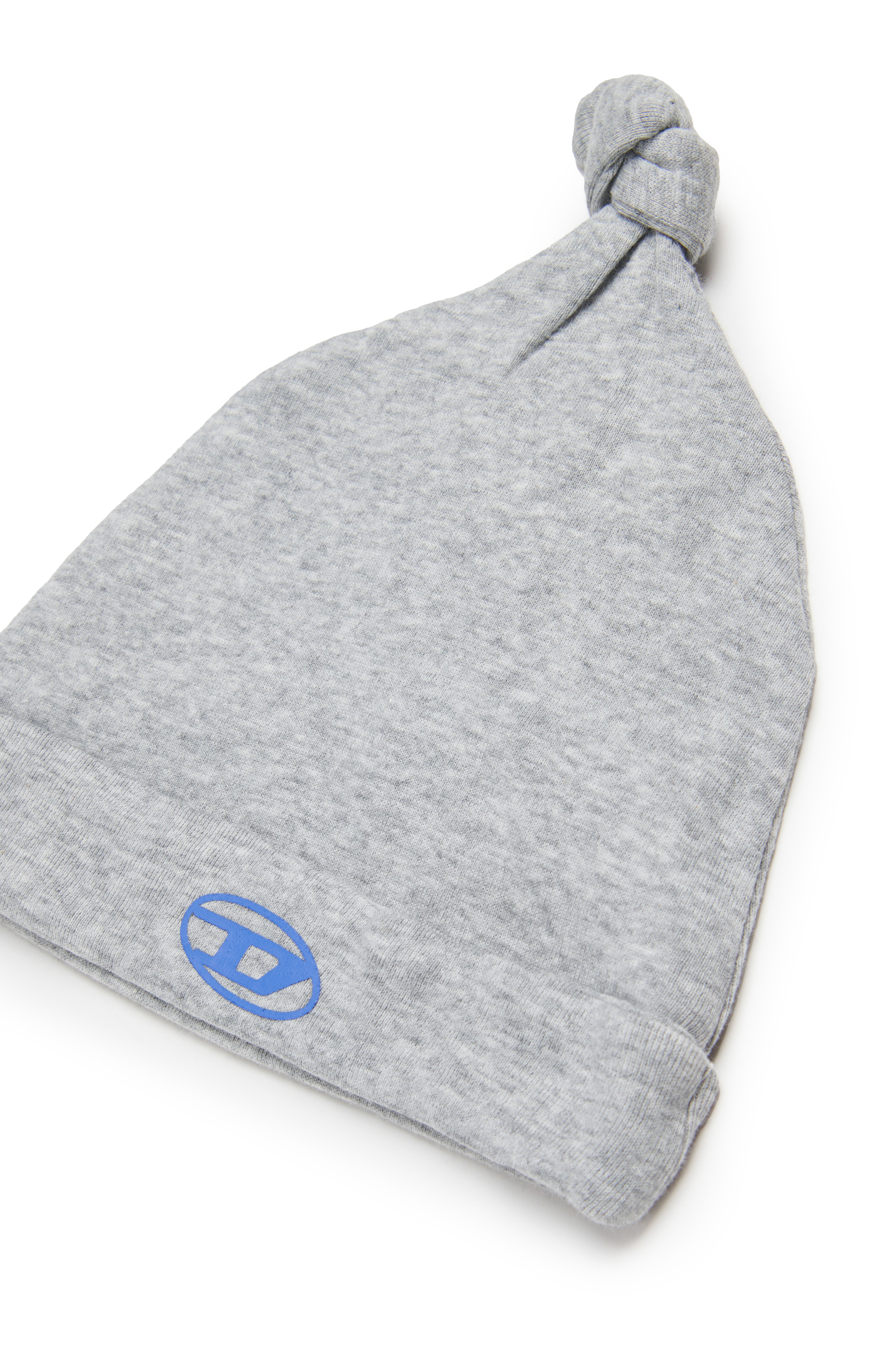Diesel - FAMOUS-NB, Bonnet pour bébé noué avec logo Oval D Mixte in Gris - 3