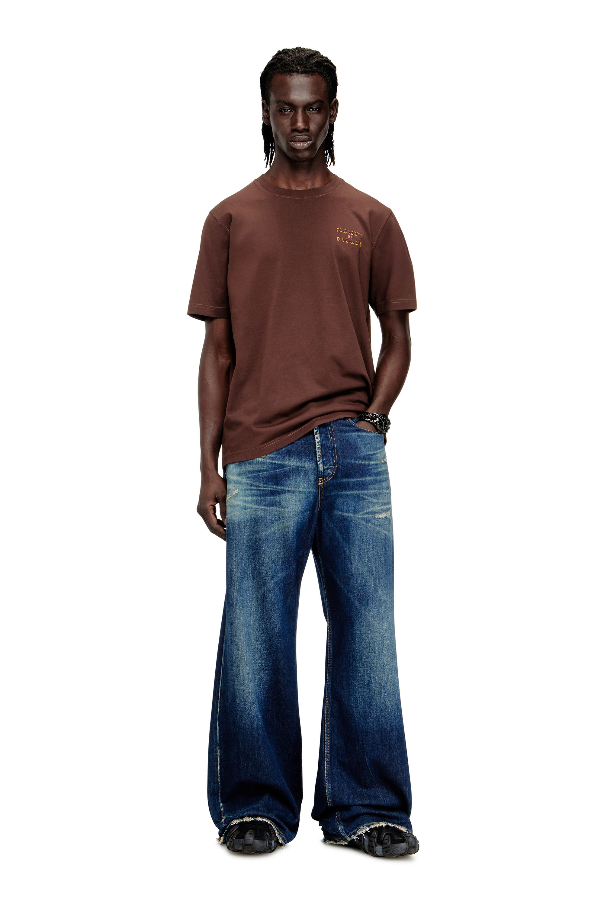 Diesel - T-ADJUST-V5, T-shirt en coton classique avec impression en relief Homme in Marron - 2