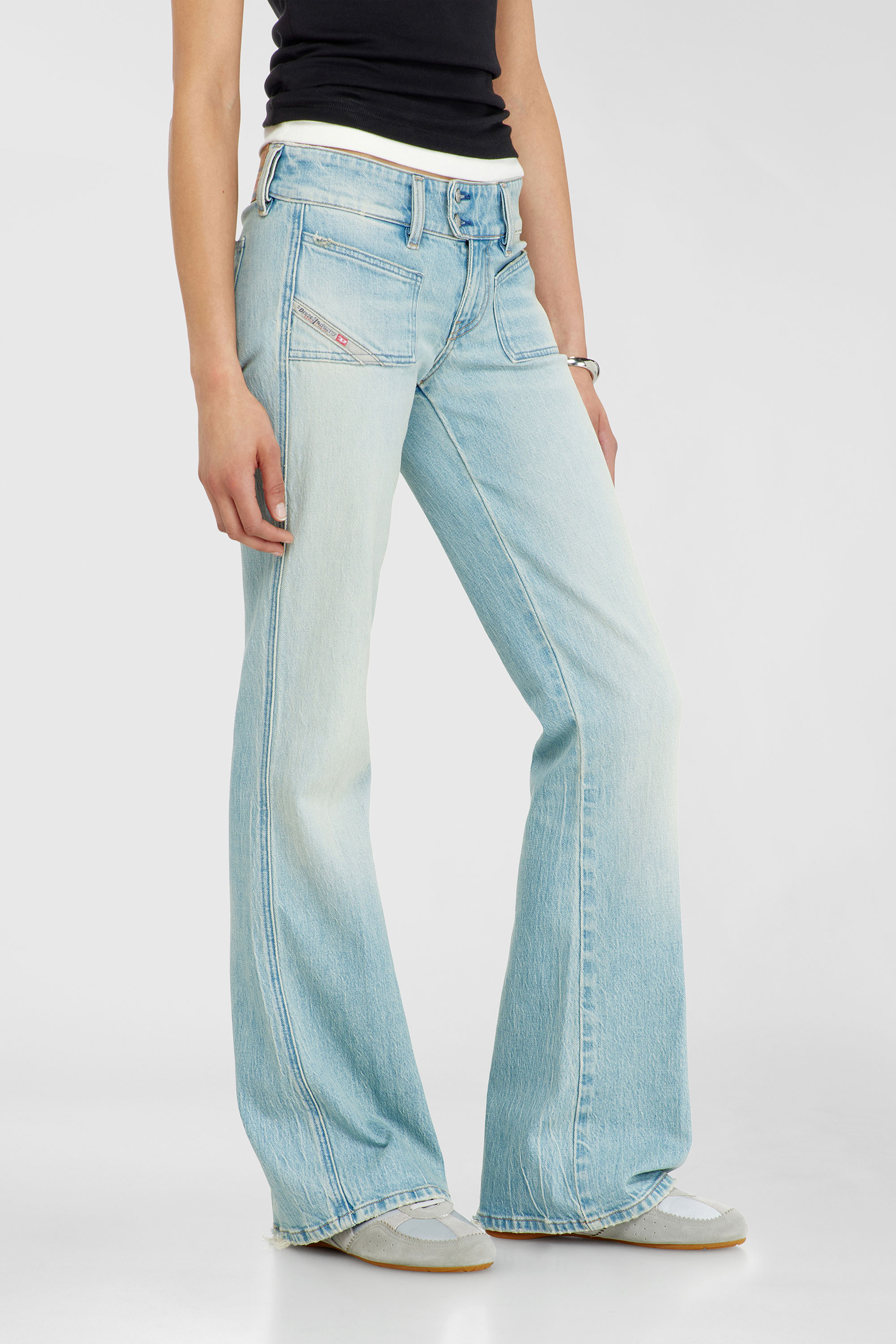 Diesel - Bootcut Jeans D-Hush 0KBBX Femme, Bleu Clair - Image 7