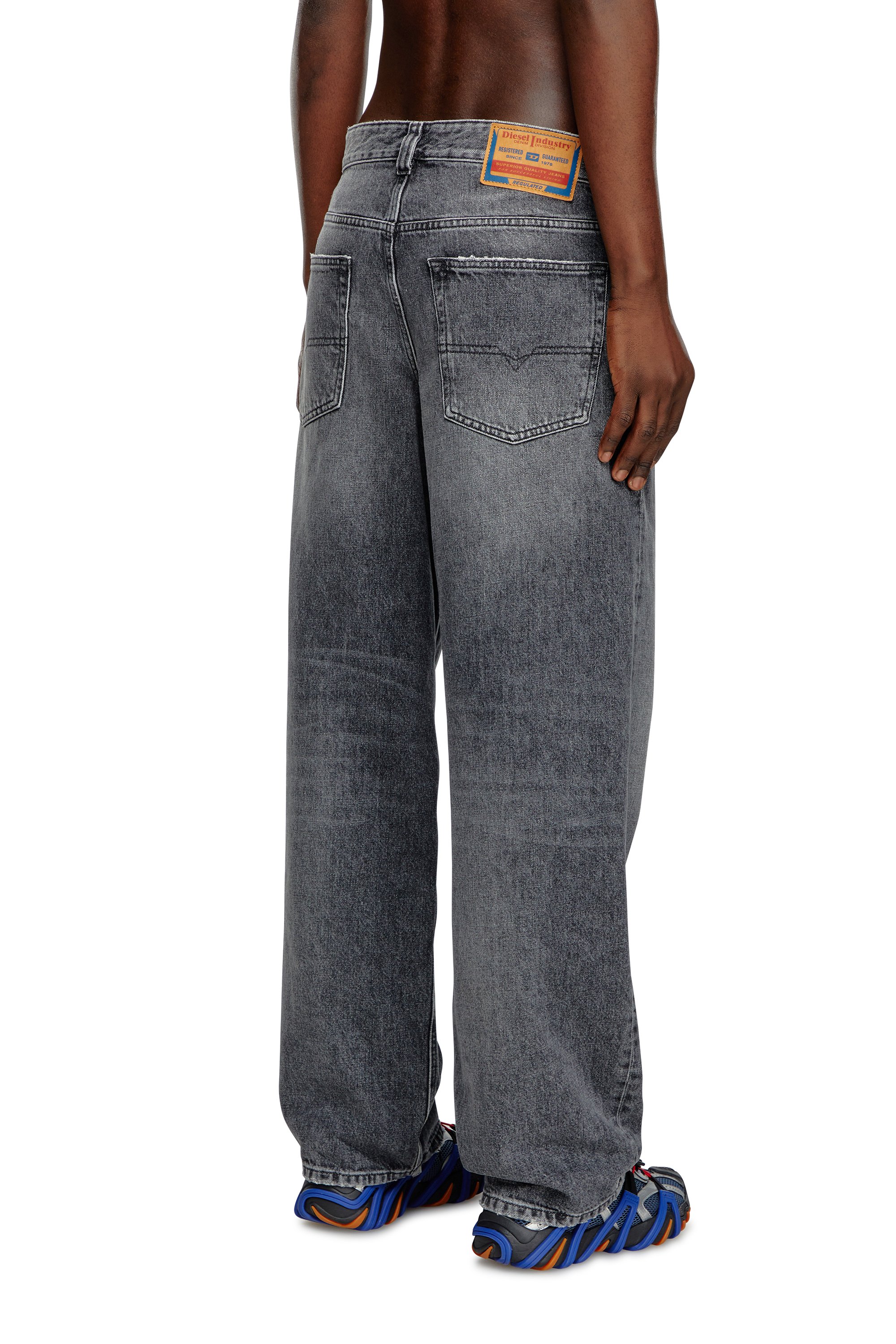 Diesel - Homme Straight Jeans 2001 D-Macro 007X3, Gris foncé - Image 1