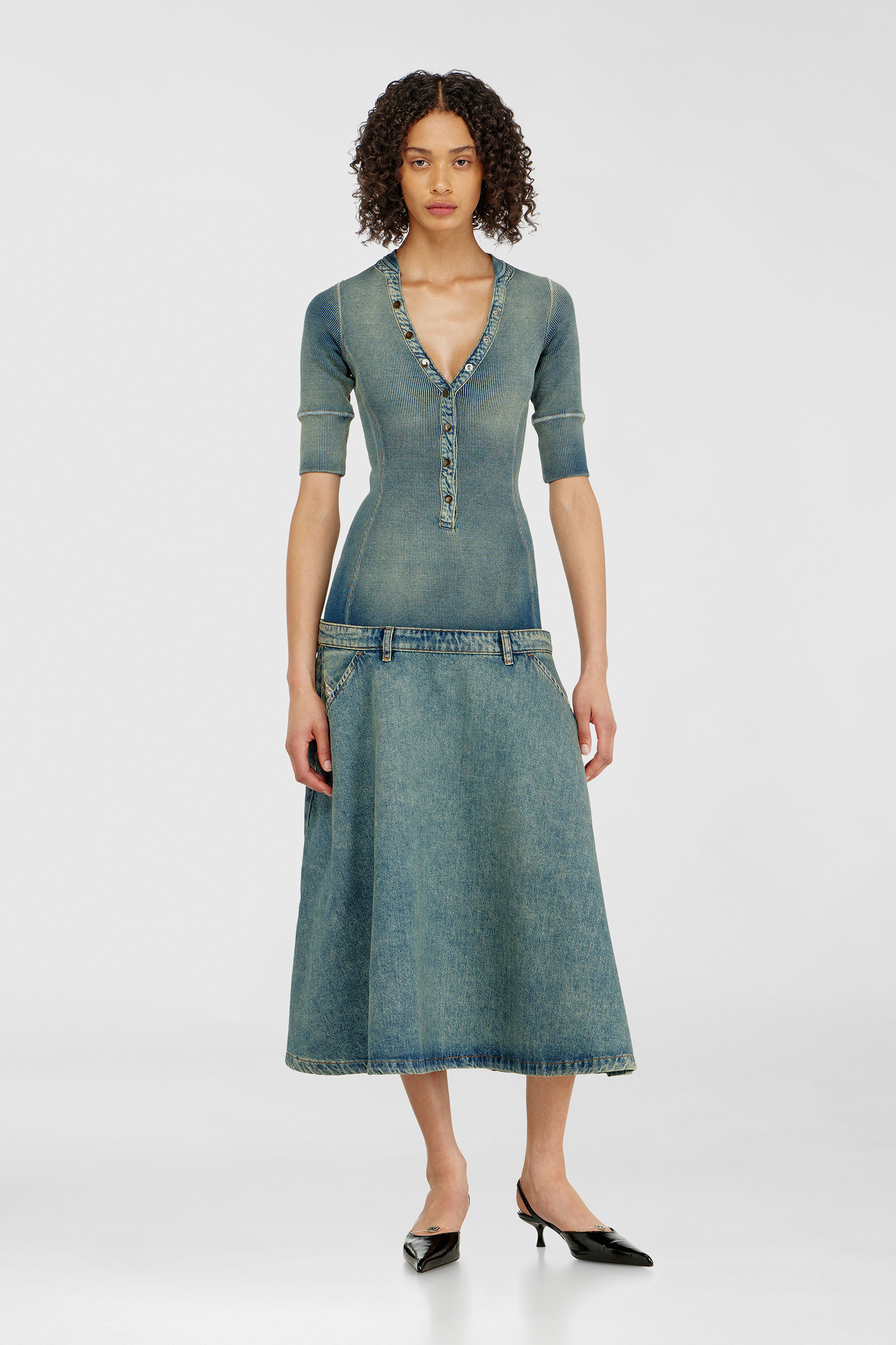Diesel - DE-ANIM-S, Robe midi &agrave; taille basse en maille et denim Femme in Bleu - 3