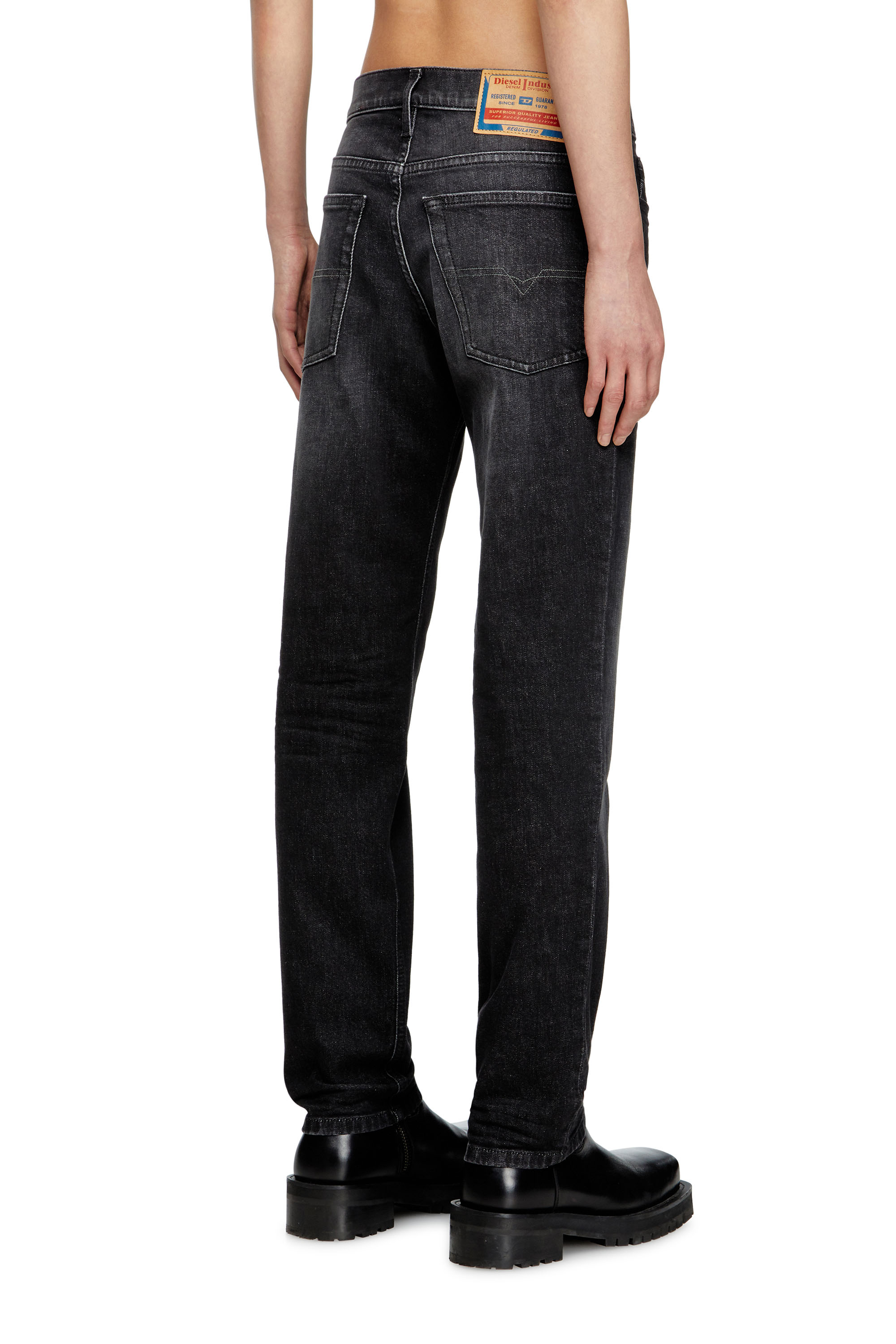 Diesel - Regular Jeans 2023 D-Finitive 0DBDT Homme, Noir/Gris foncé - Image 2
