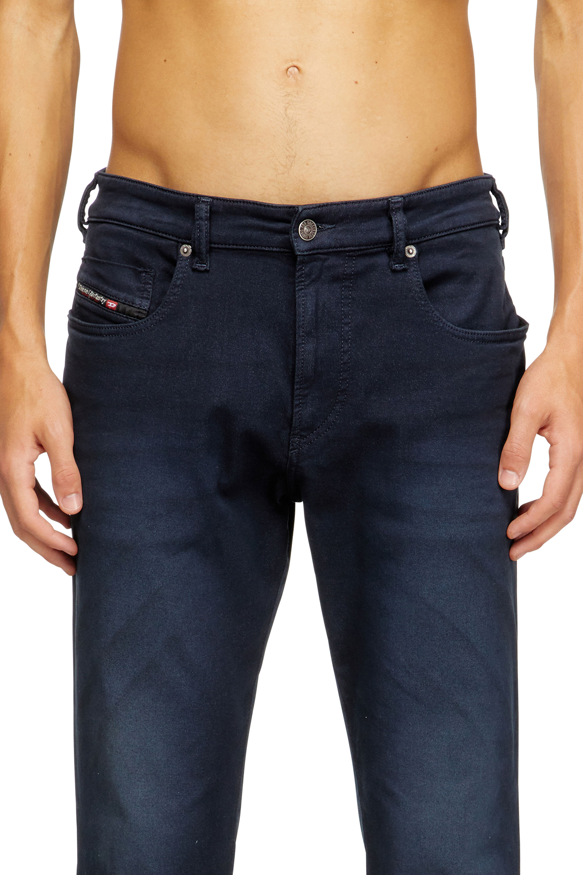 Diesel - Slim 2062 D-Strukt Joggjeans&reg; 0670M Homme, Bleu Fonc&eacute; - Image 4