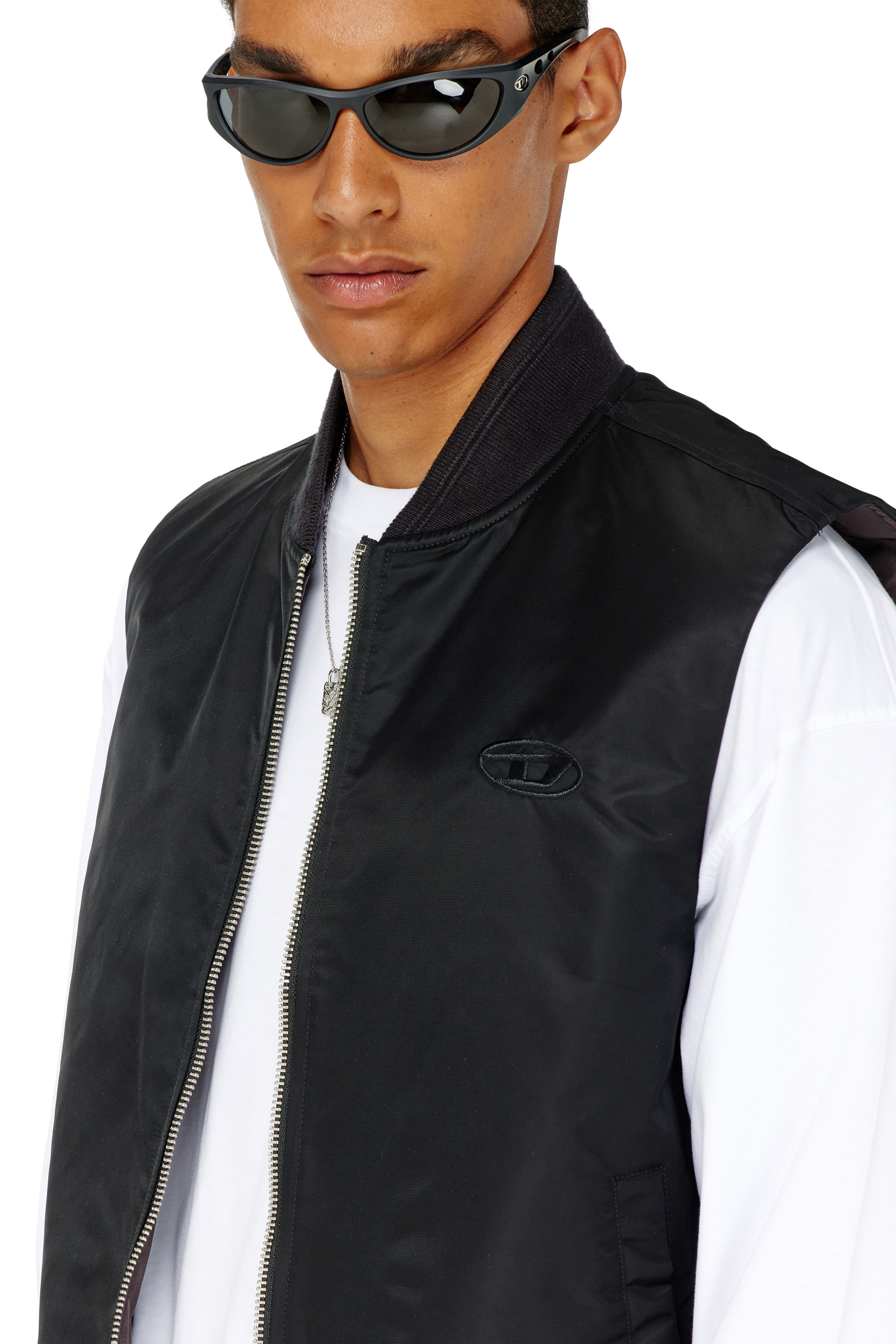 Diesel - W-TYPE-D1-SL, Gilet matelass&eacute; en satin avec broderie Oval D Homme in Noir - 5