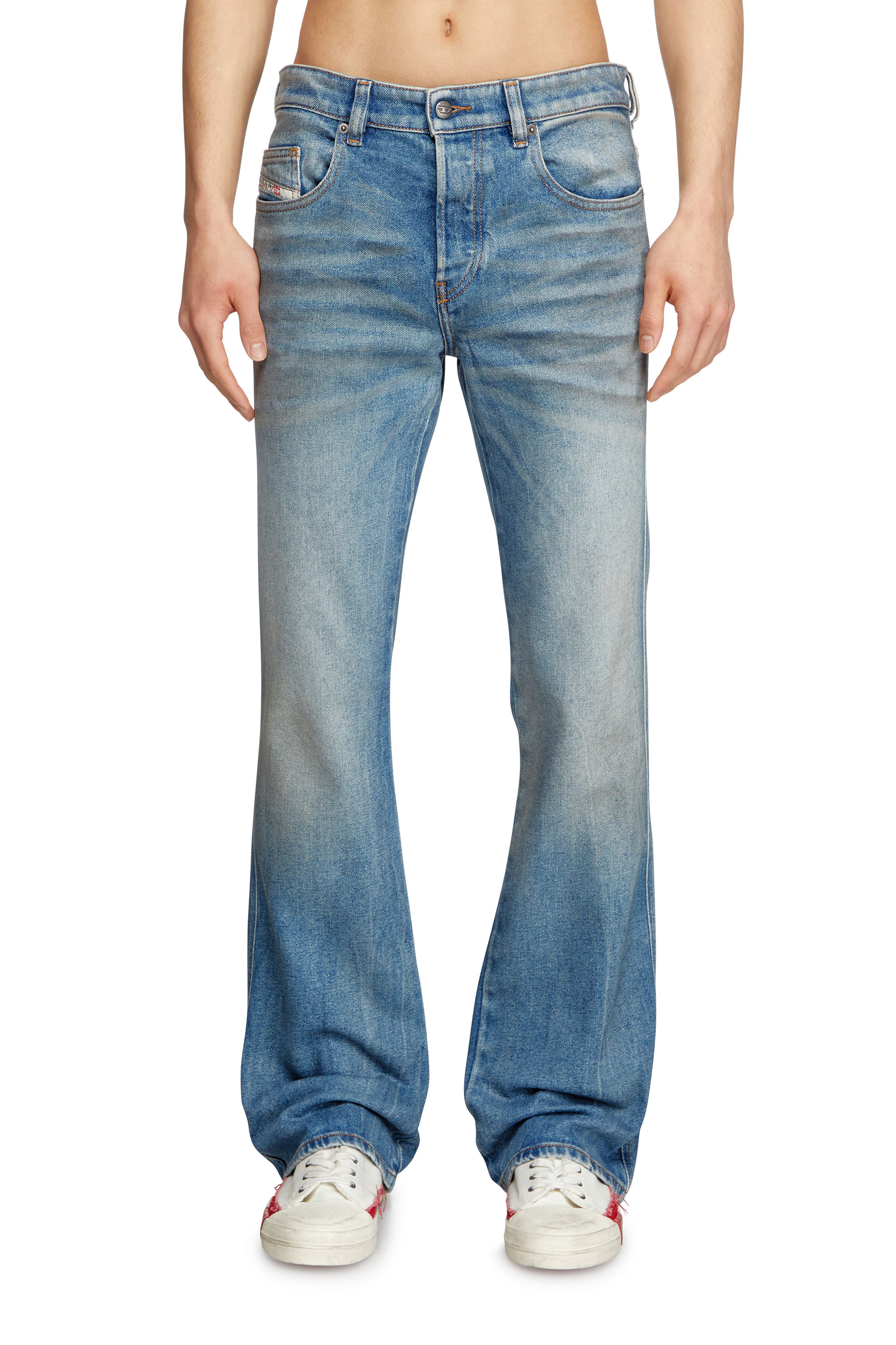 Diesel - Bootcut Jeans 1998 D-Buck 09L30 Homme, Bleu moyen - Image 1