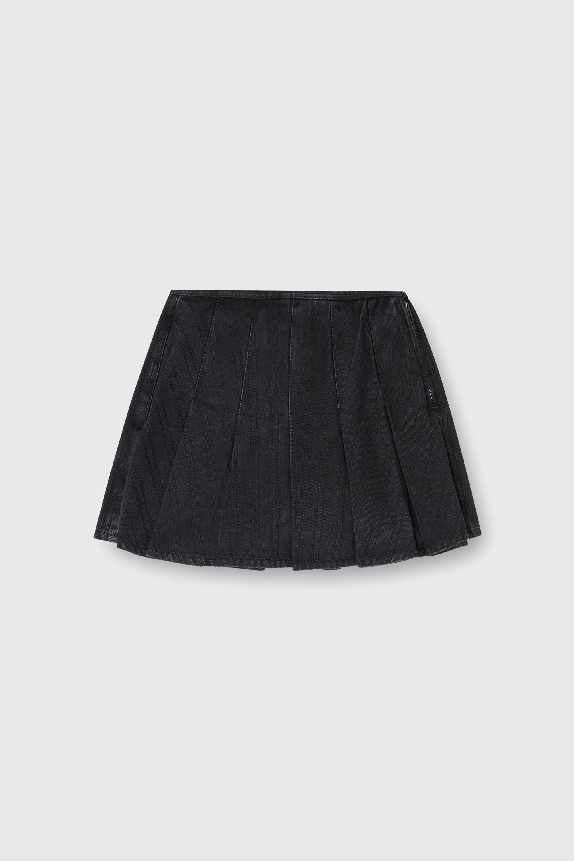 Diesel - DE-SHERO, Jupe-short pliss&eacute;e en denim &agrave; rayures fines Femme in Noir - 2