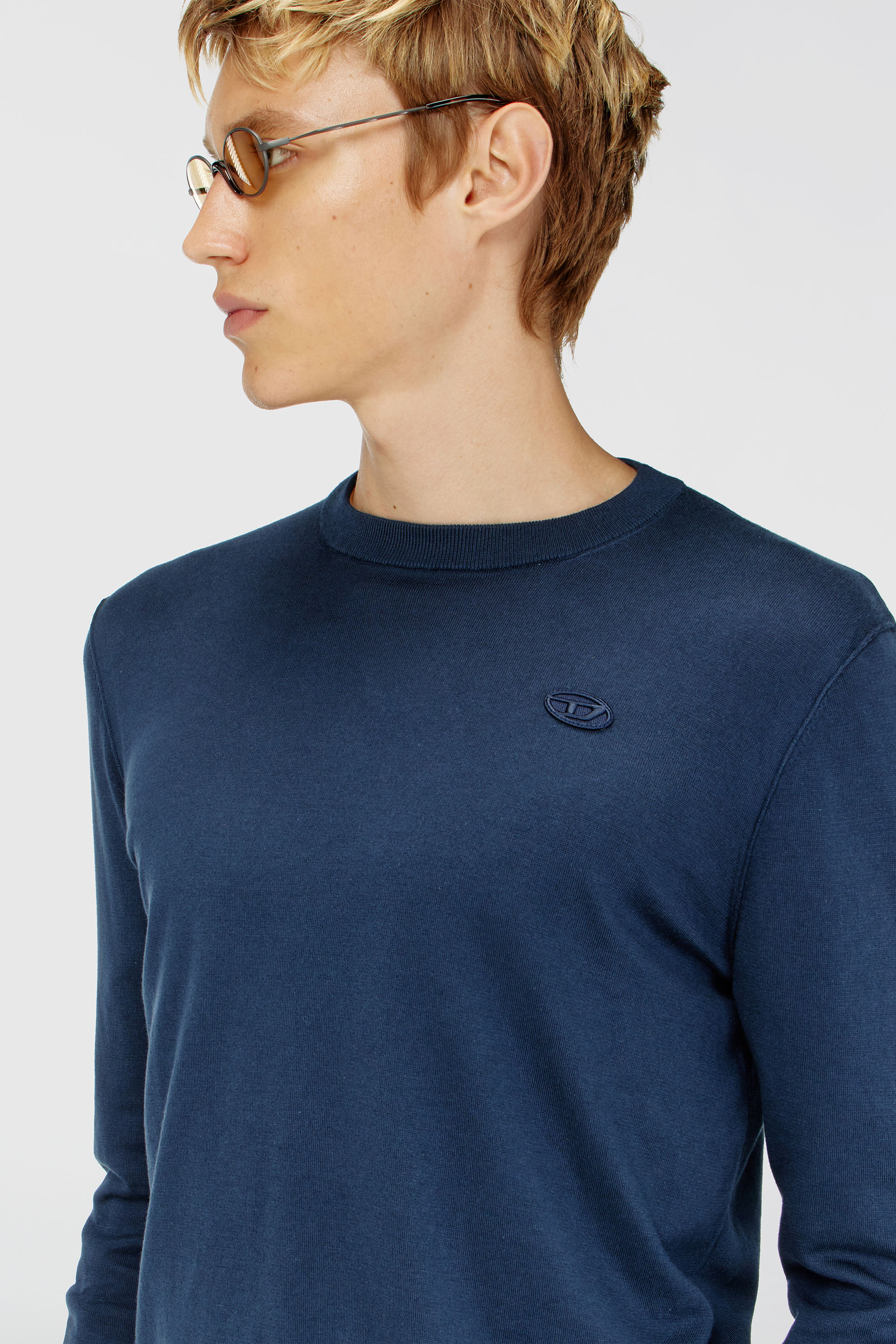 Diesel - K-FREEX-TAG-T92, Maille en coton avec logo ton sur ton Homme in Bleu - 5