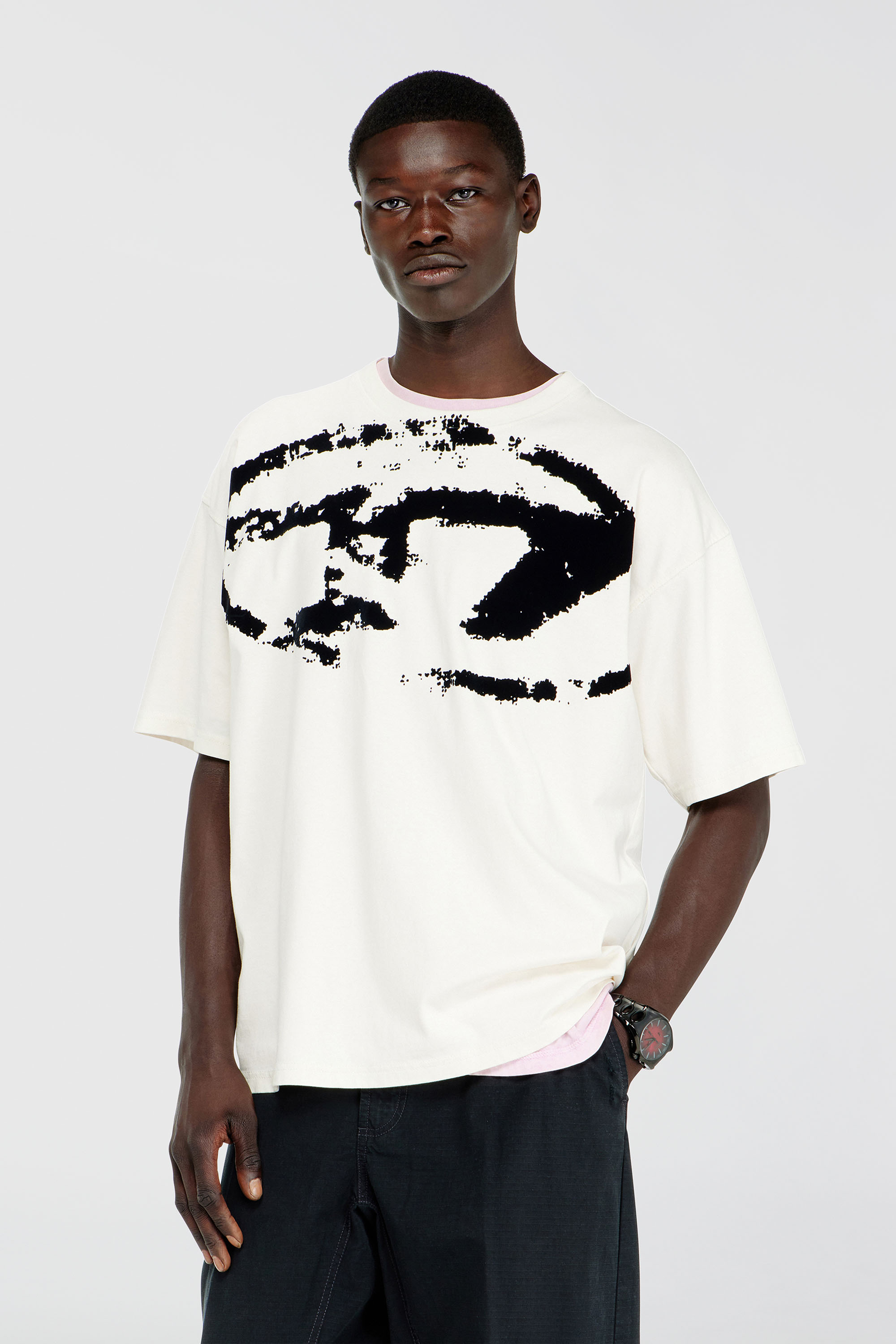 Diesel - T-BOXT-N14, T-shirt avec logo floqu&eacute; effet vieilli Homme in Blanc - 3
