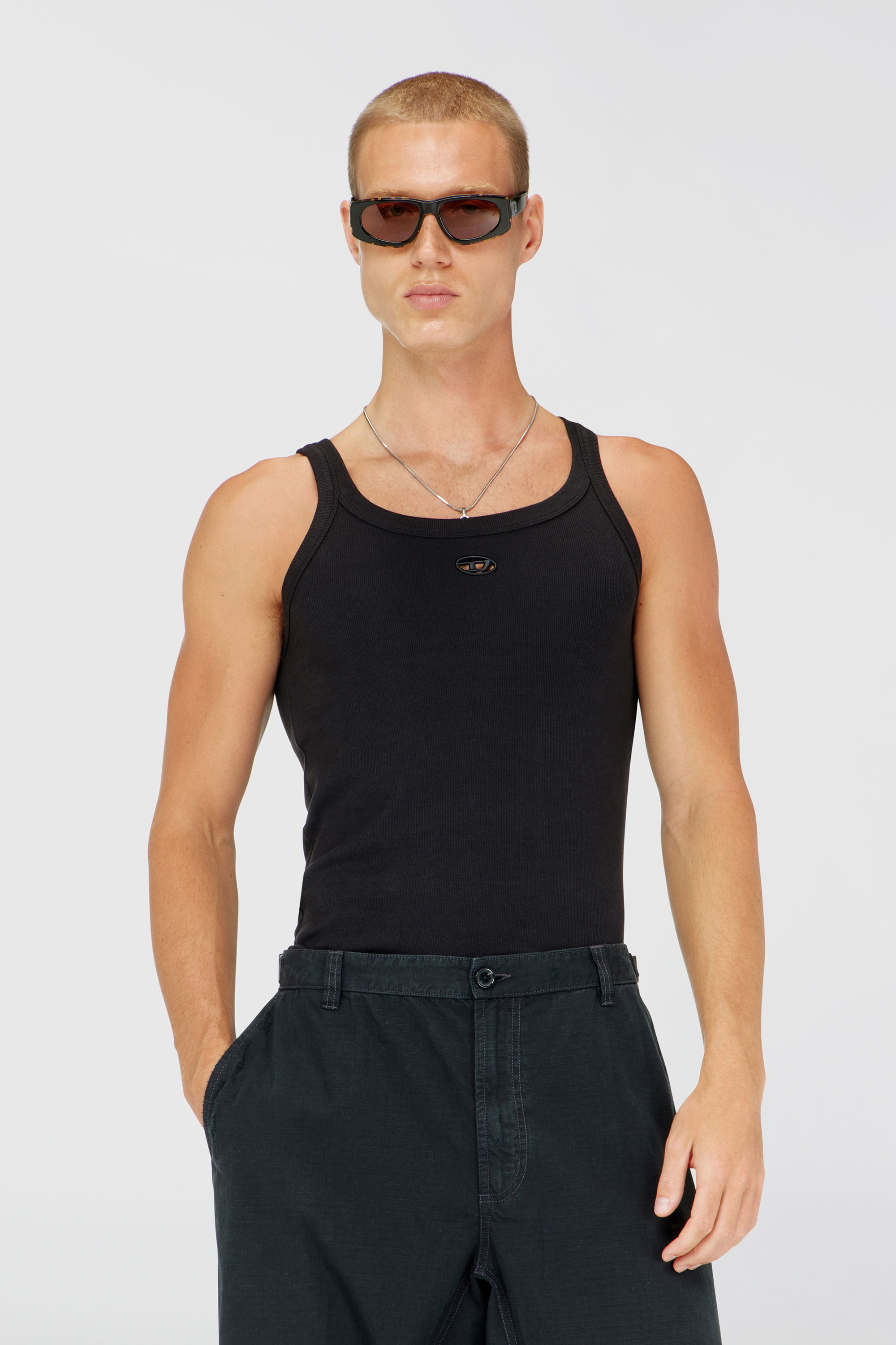 Diesel - T-WIFE-DCO, D&eacute;bardeur slim en coton avec logo Oval D Homme in Noir - 1
