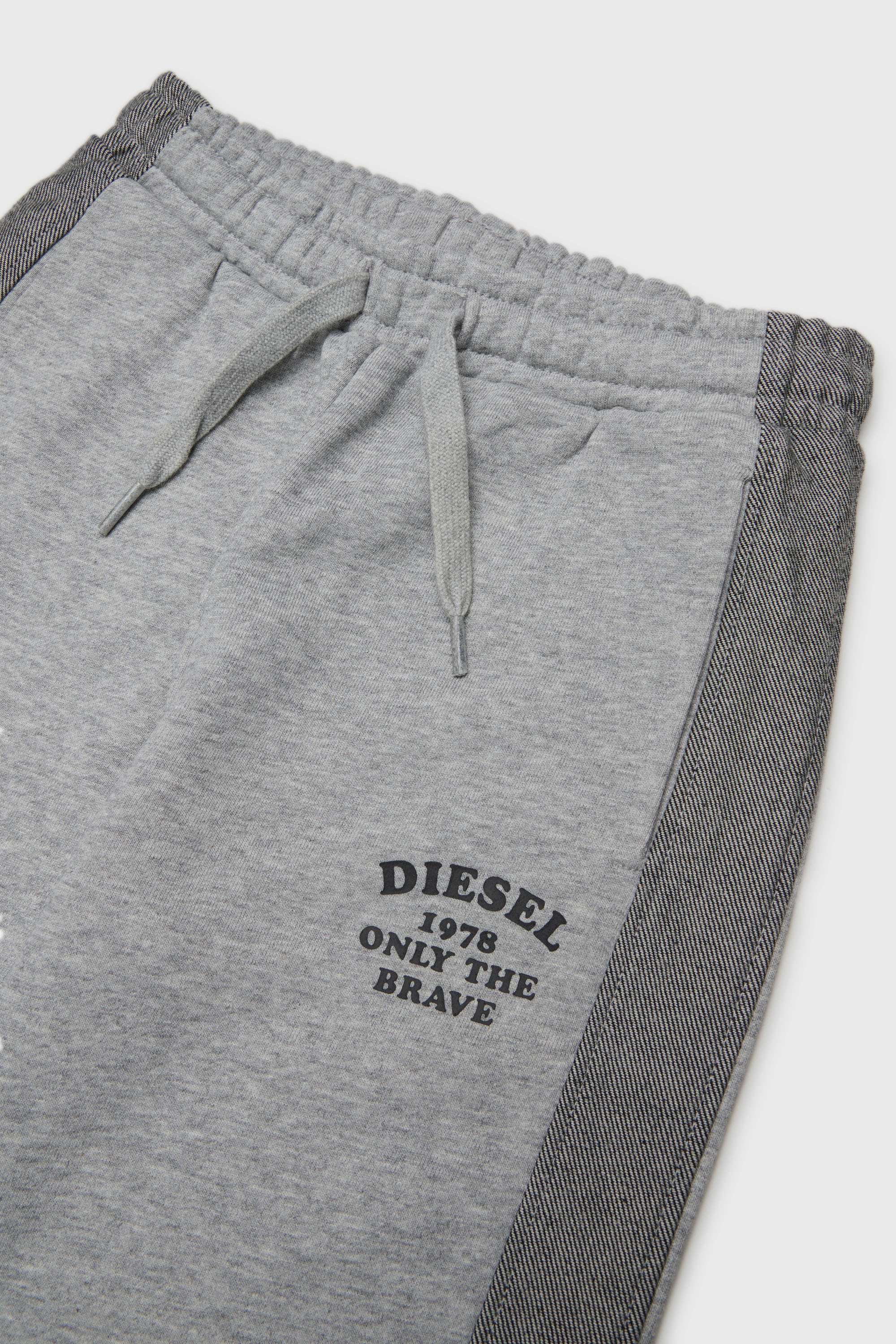 Diesel - PTEAN, Pantalon de surv&ecirc;tement avec bandes lat&eacute;rales en denim Homme in Gris - 3